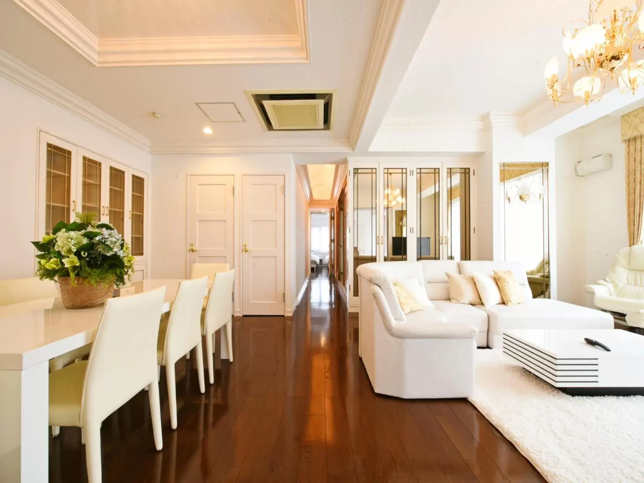 Three-Bedroom Apartment in Hostel PLEASURE MARUYAMA Three-Bedroom Apartment in Hostel PLEASURE MARUYAMA