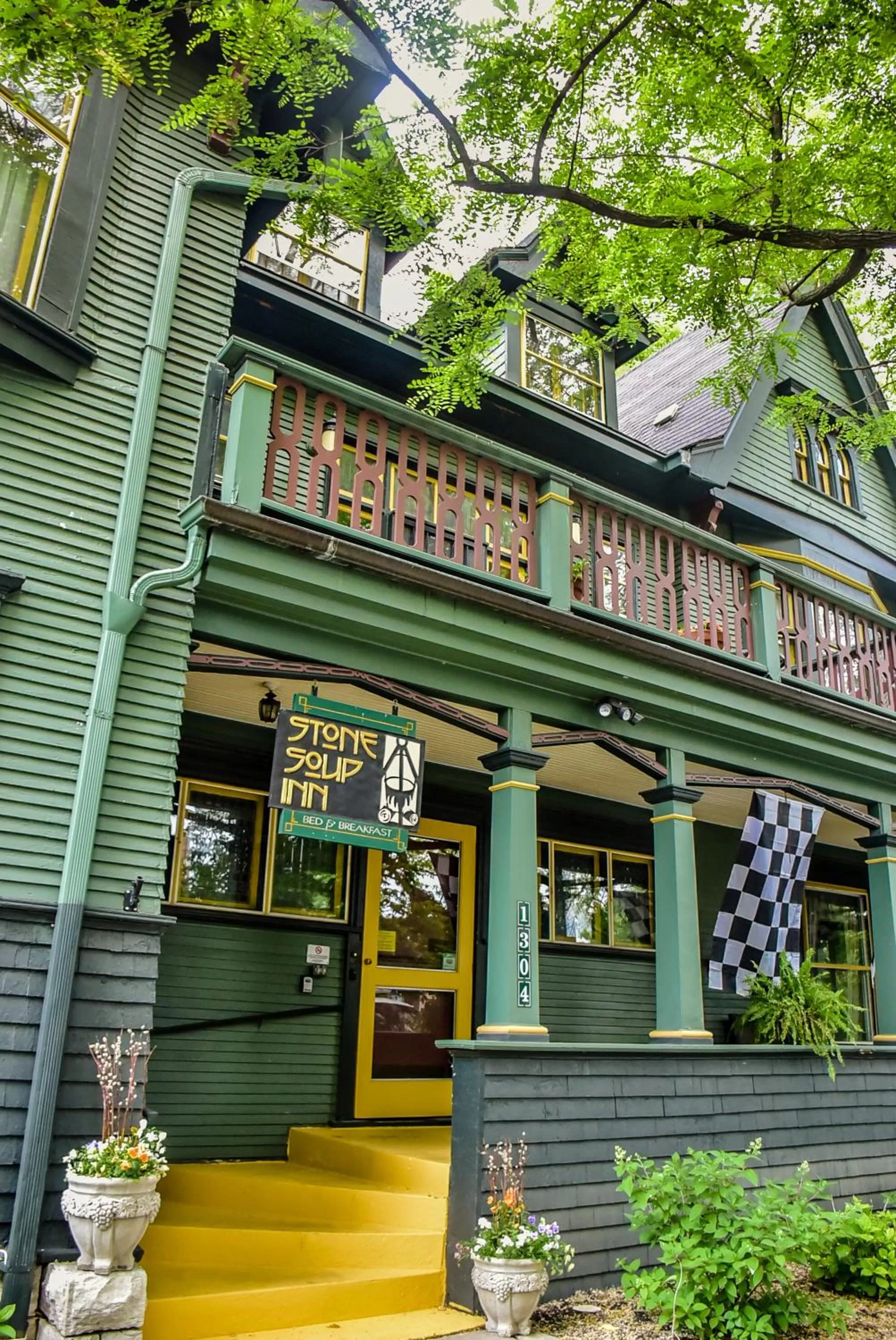 Facade/entrance in Stone Soup Inn