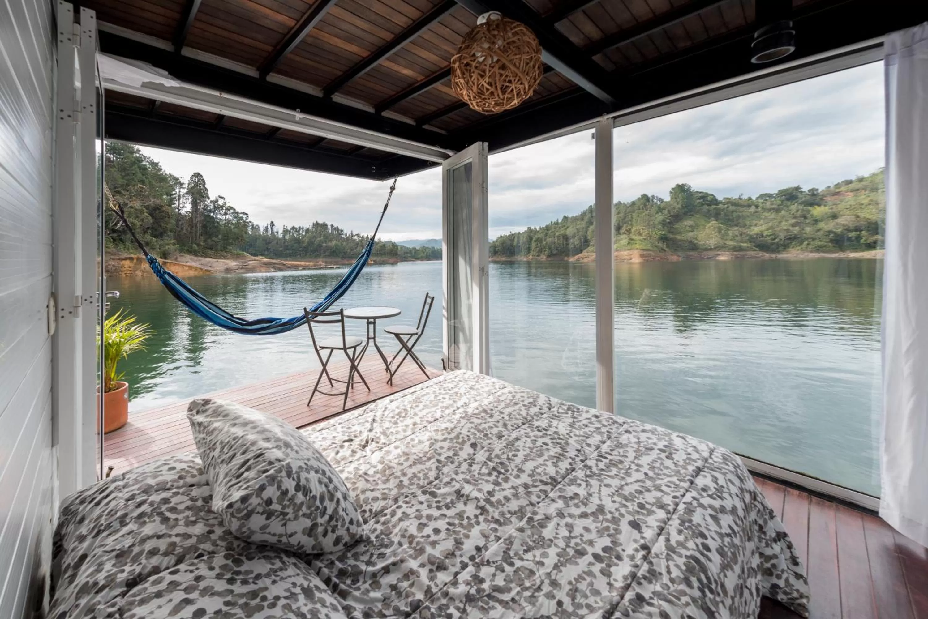 Bed in Pietrasanta hotel campestre frente a la represa del Peñol y Guatape