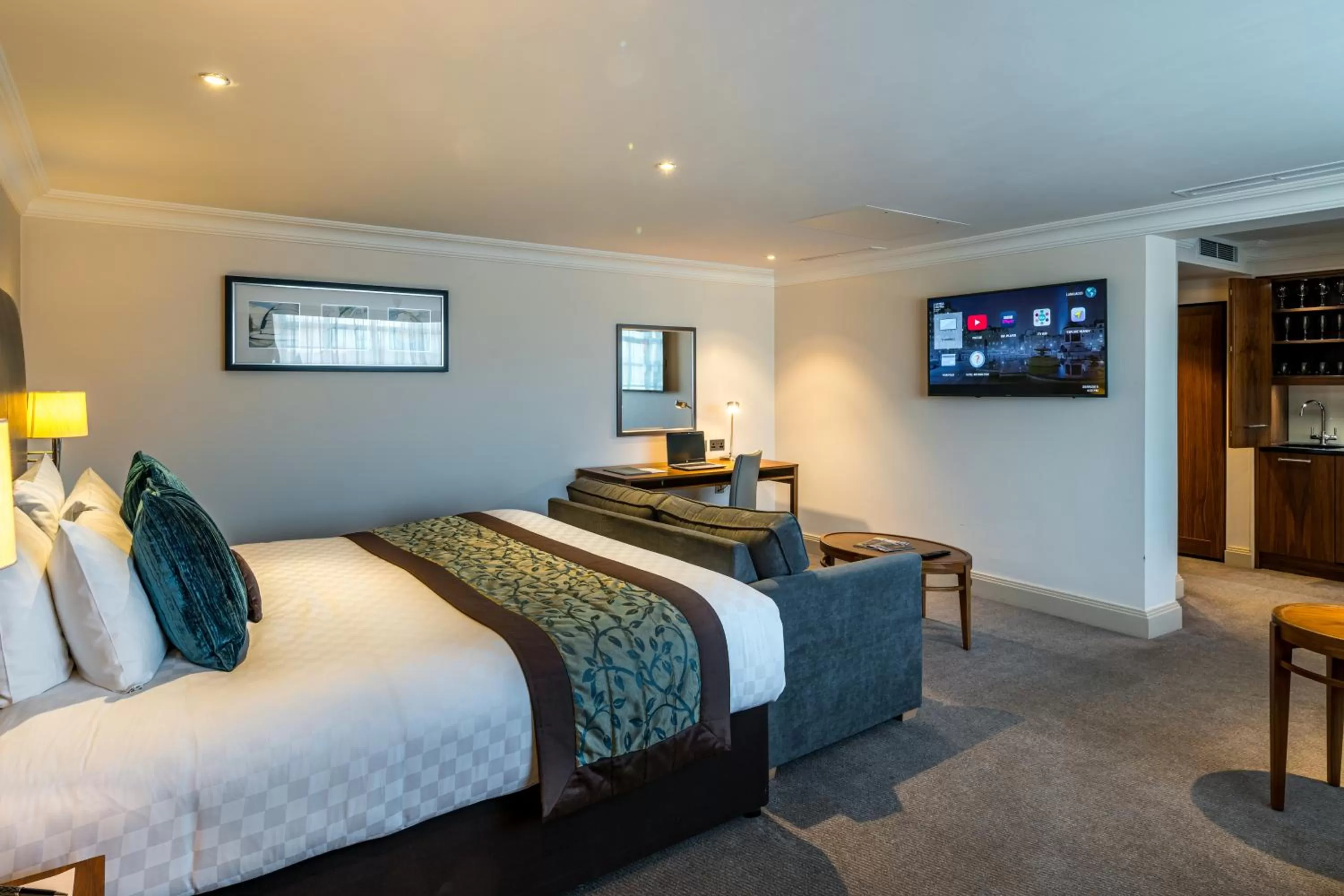 TV and multimedia, Bed in The Marble Arch Hotel, by Thistle