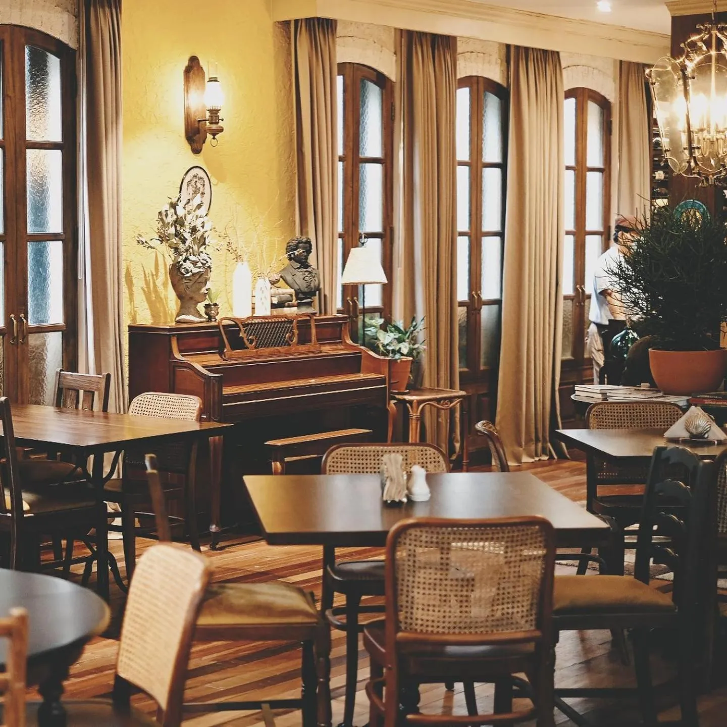 Restaurant/places to eat in Abloom Exclusive Serviced Apartments