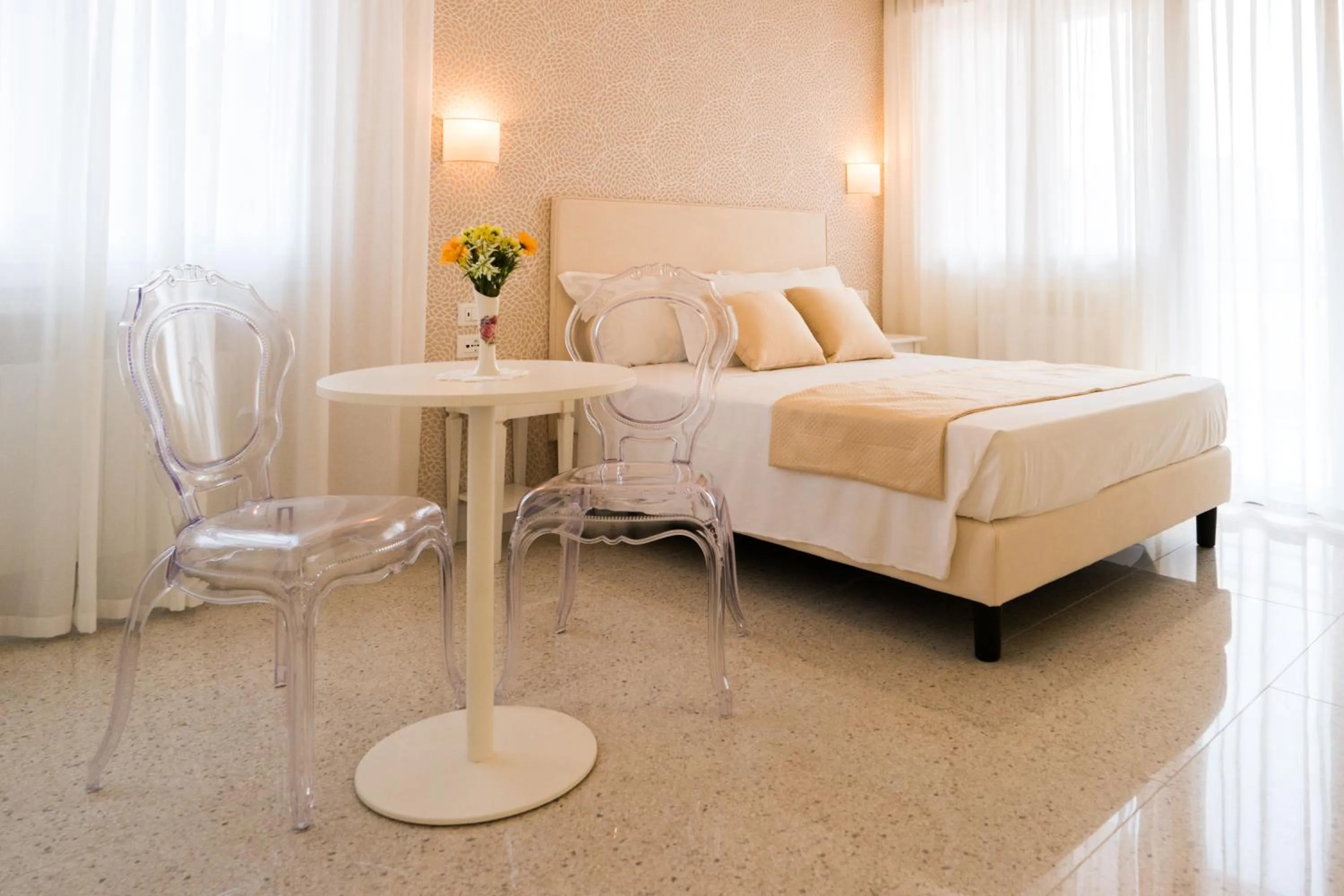 Bedroom, Bed in Guest House Train Station Venice - Atika & Atif