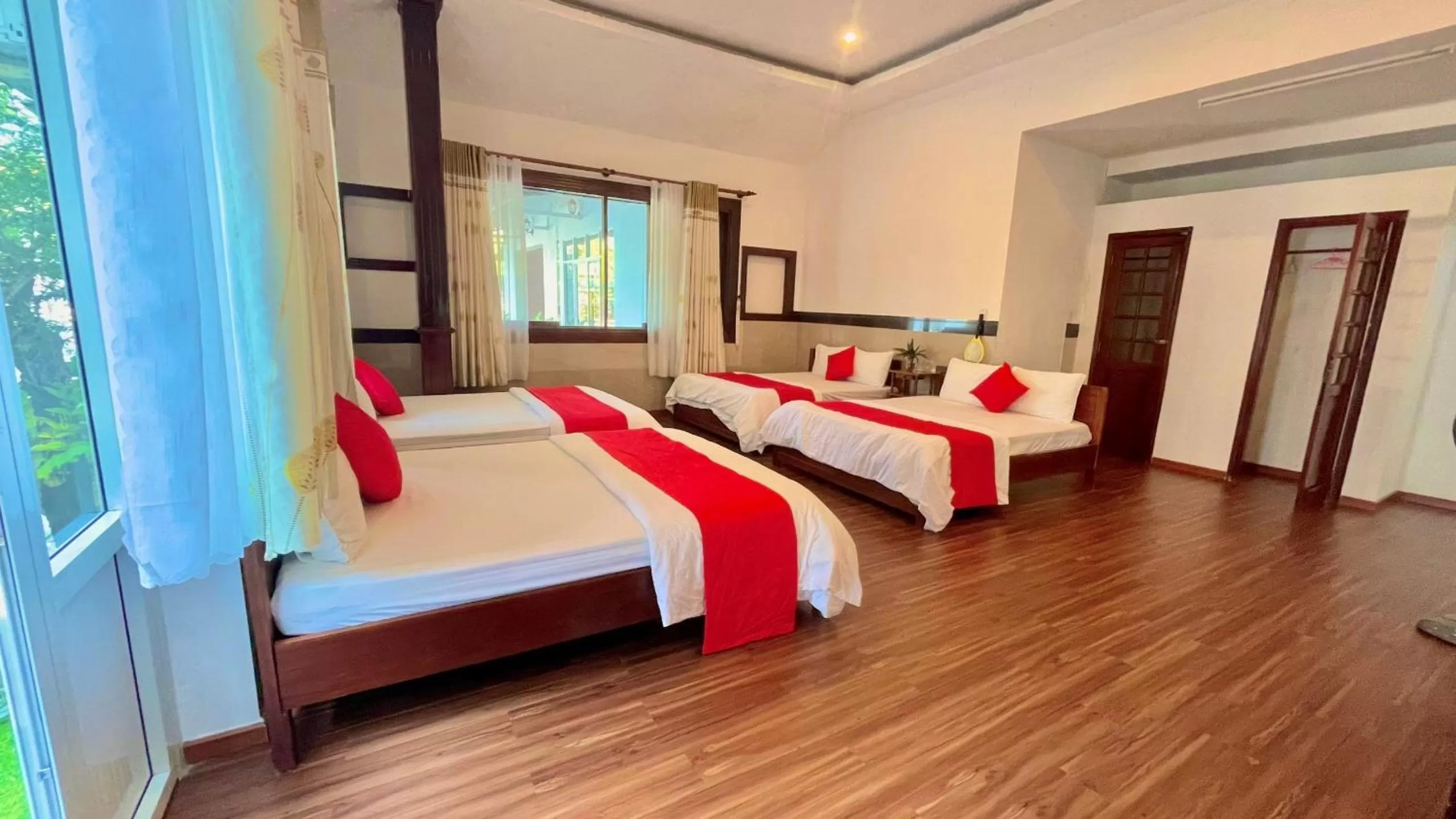 Property building, Bed in Caroline Resort