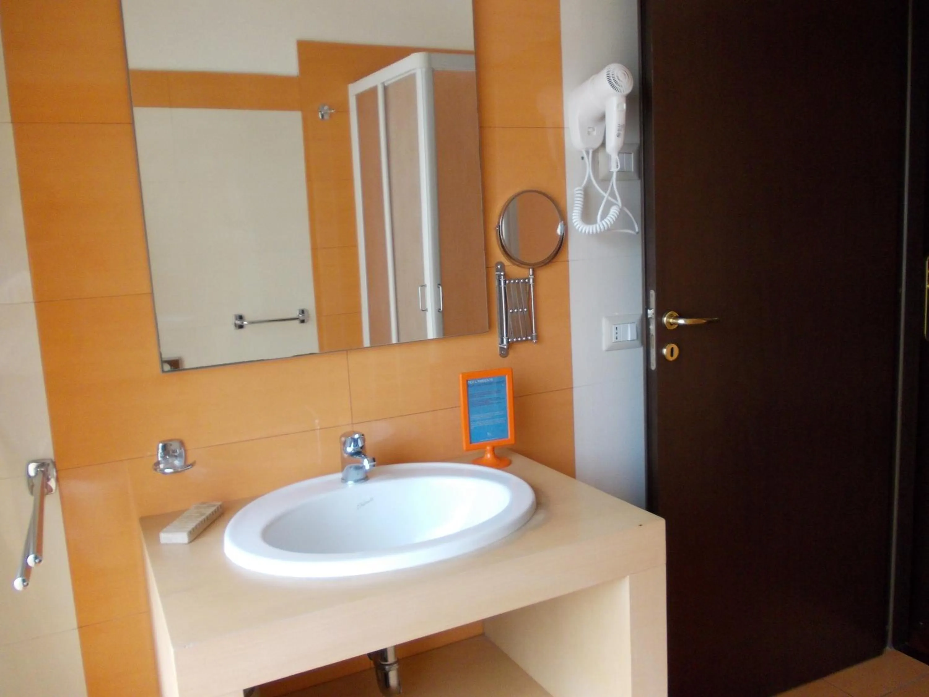 Bathroom in Hotel Catania Town