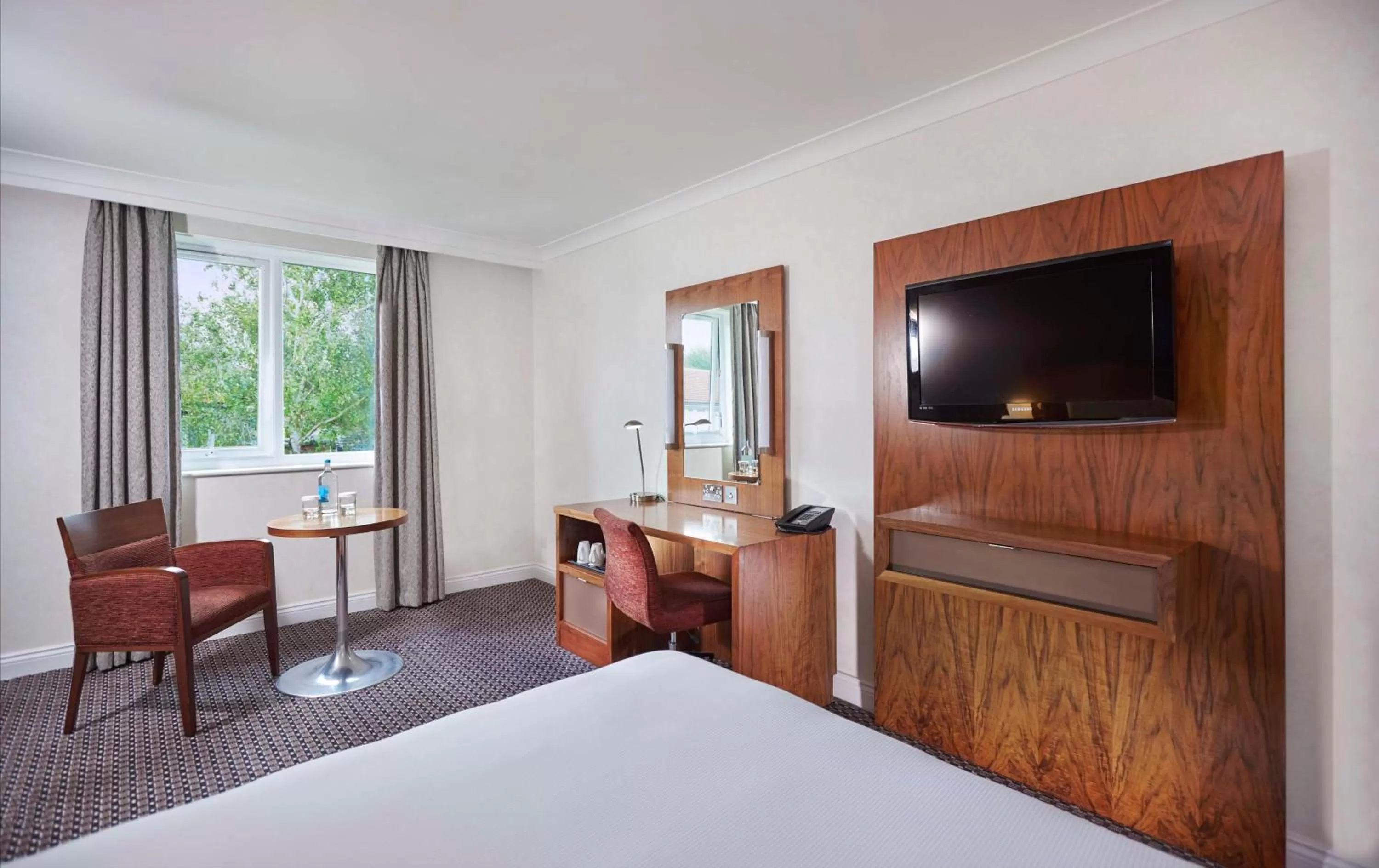 Bed in DoubleTree by Hilton Bristol North