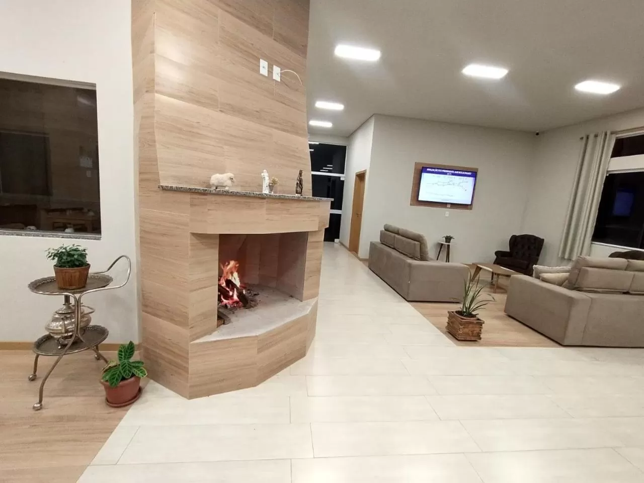 TV/Entertainment Center in Rambo Hotel