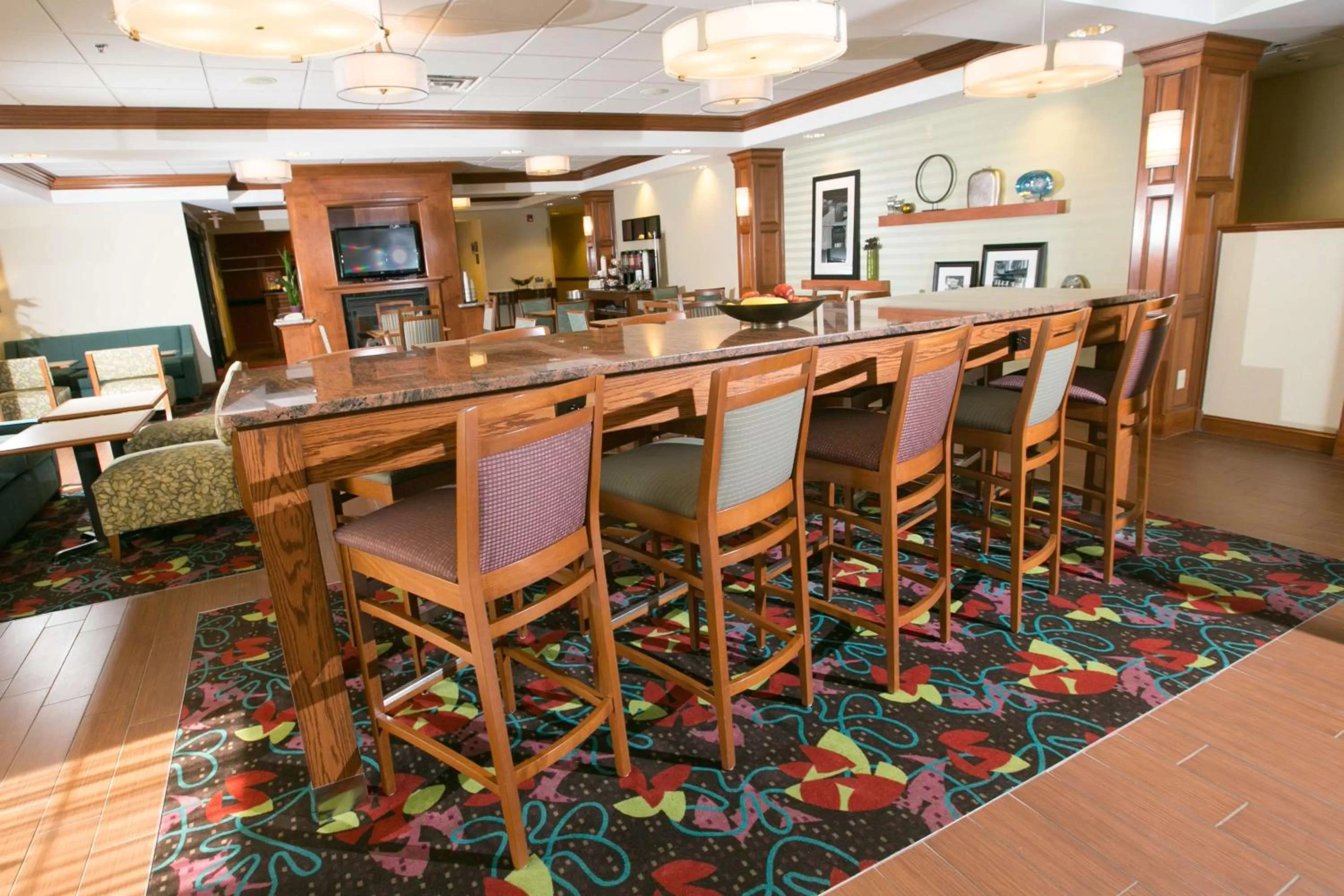 Dining area in Hampton Inn Hadley-Amherst Area