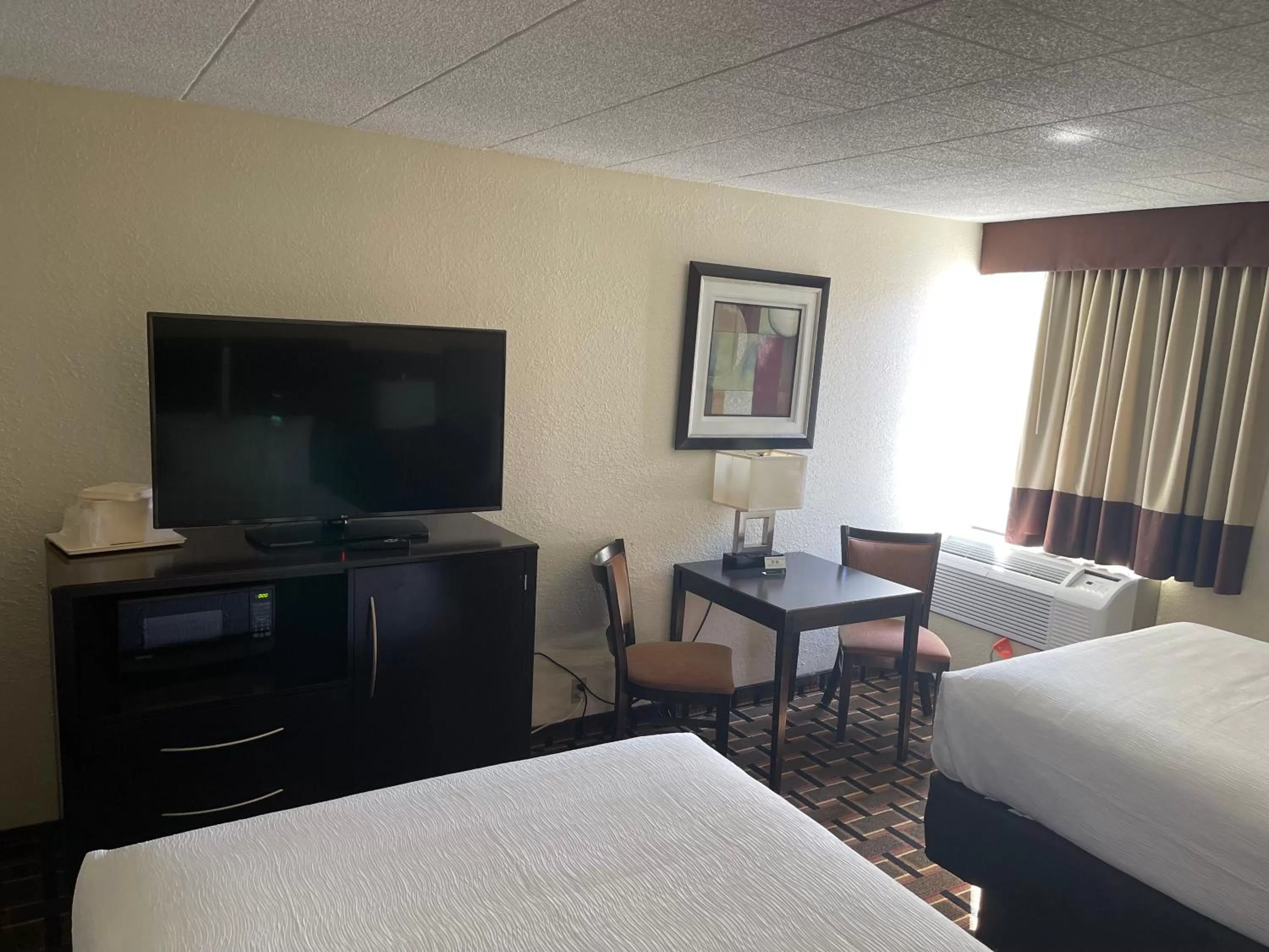 TV and multimedia, Bed in Baymont by Wyndham Scranton Dunmore