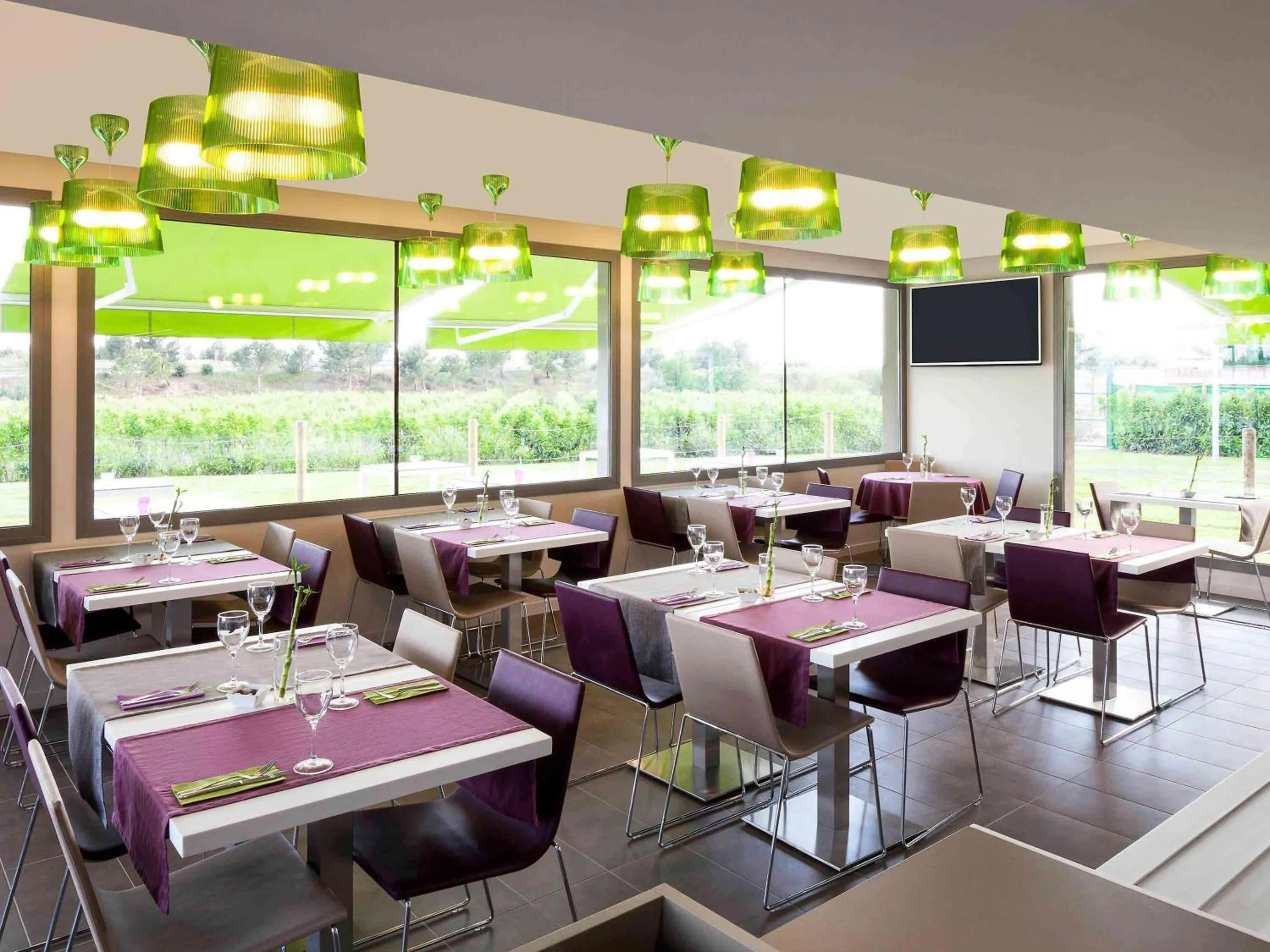 Restaurant/places to eat in Hotel Ibis Styles Lleida Torrefarrera