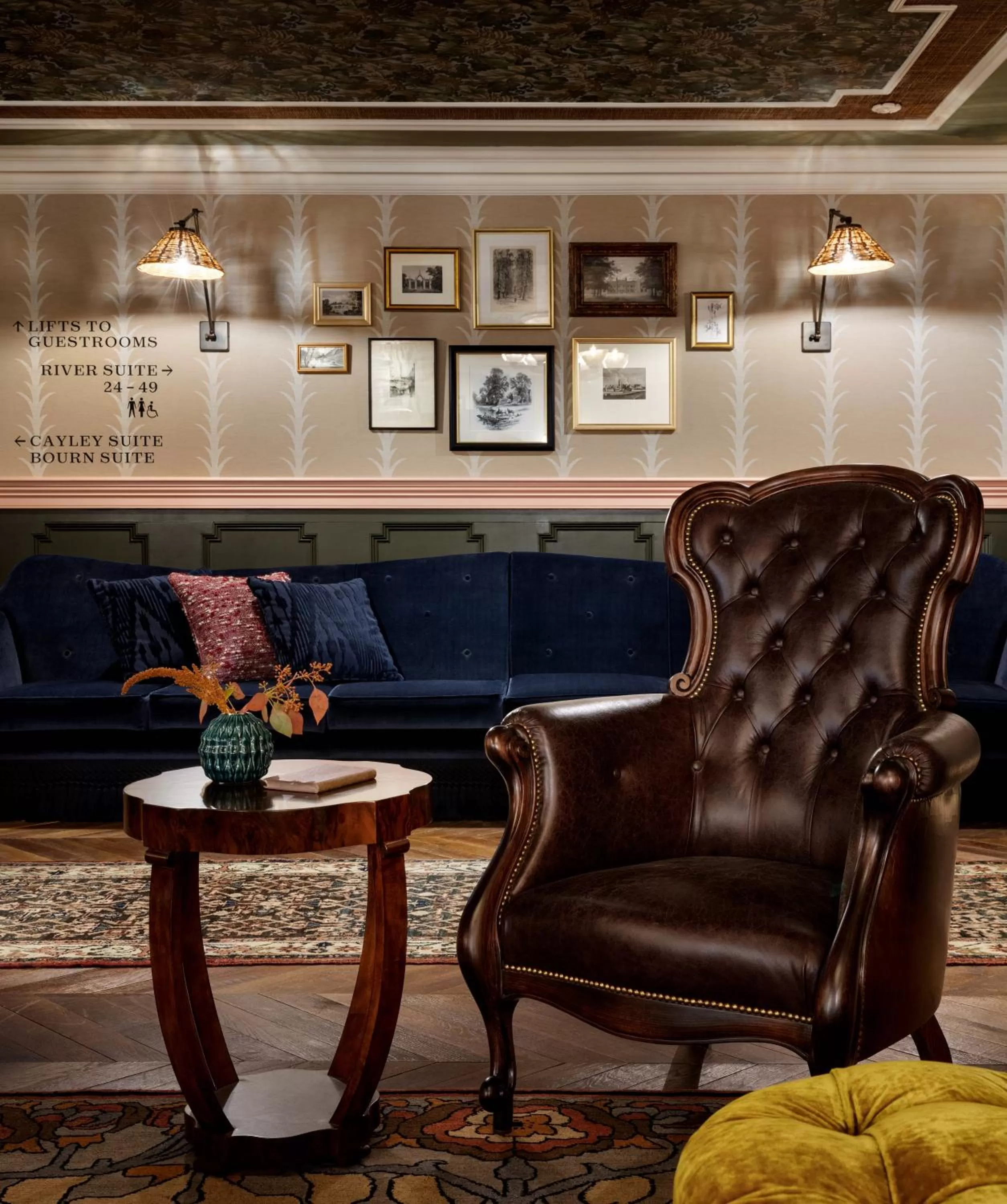 Communal lounge/ TV room in Graduate by Hilton Cambridge