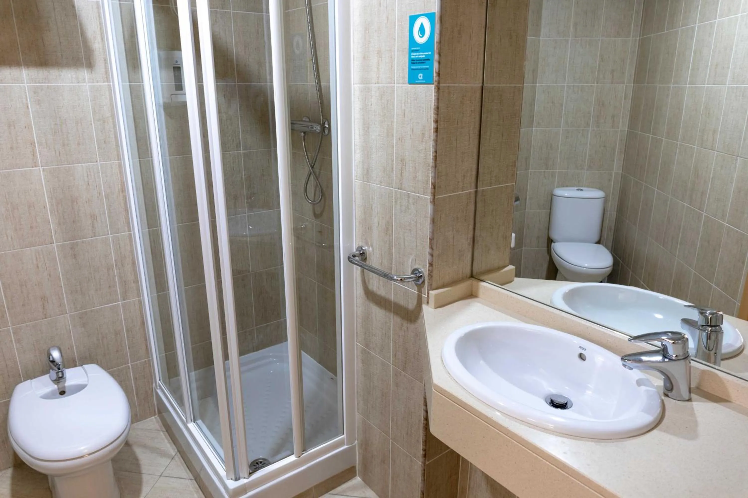 Bathroom in Hotel Alda Cardeña