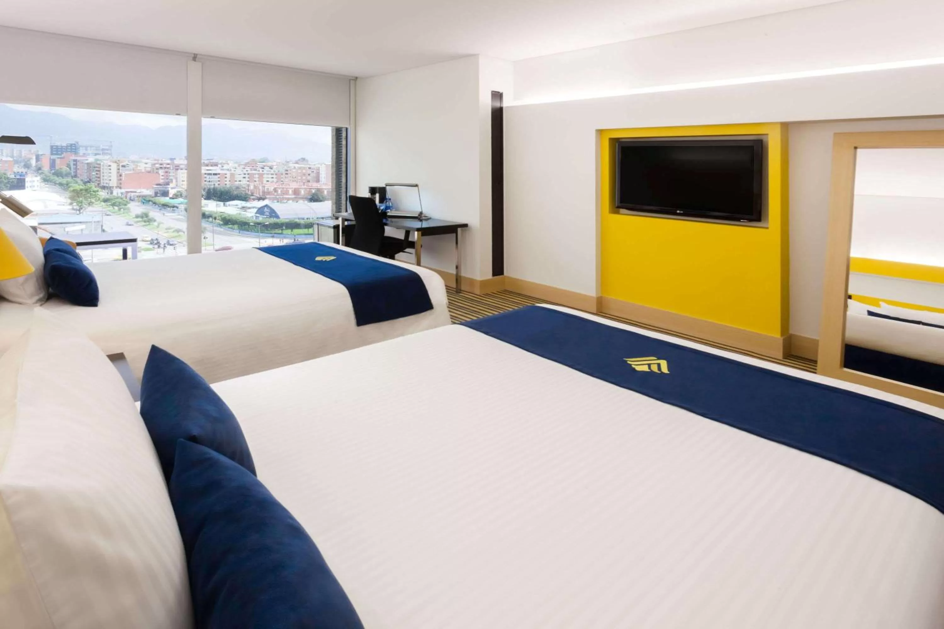 Photo of the whole room, Bed in Wyndham Bogota