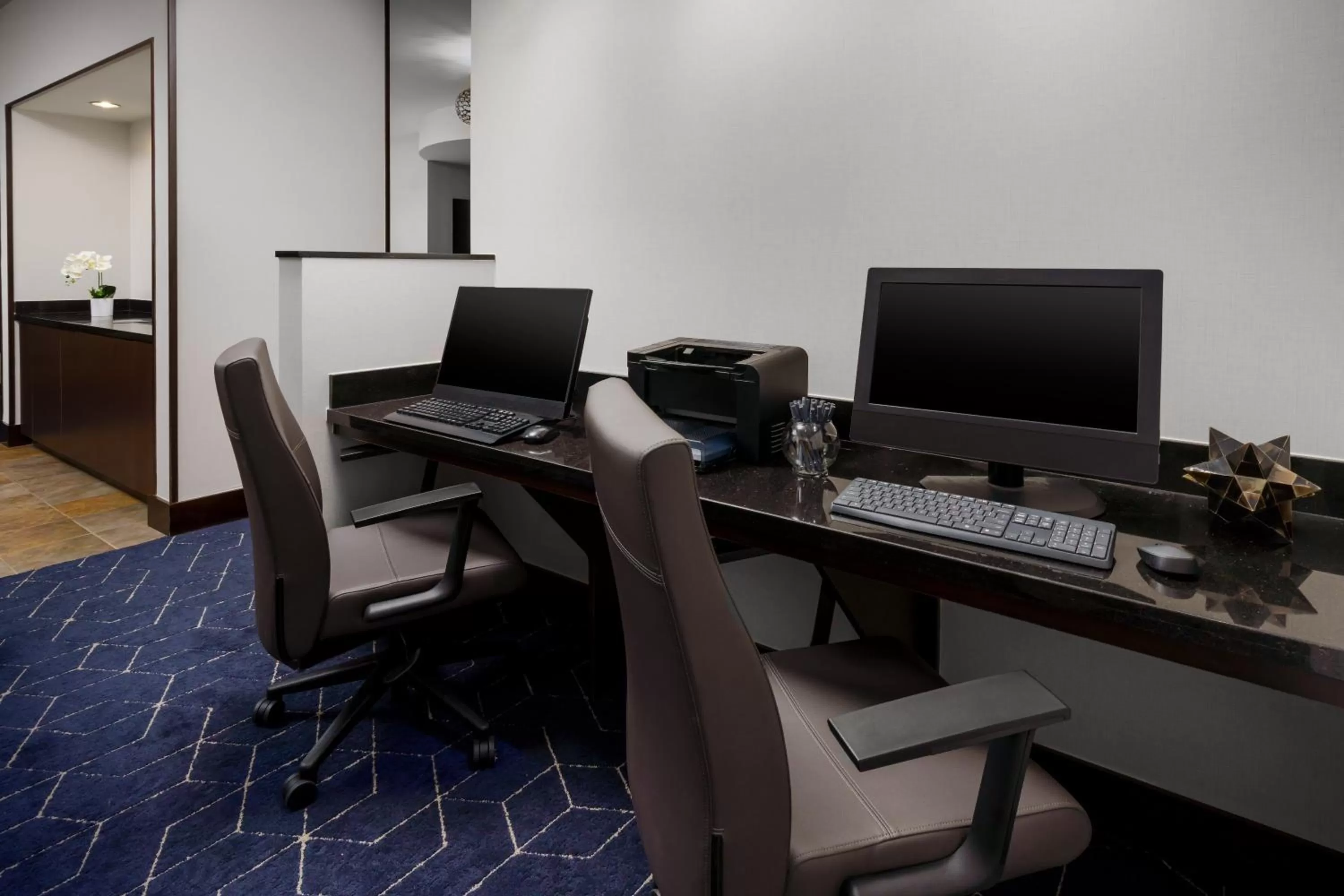 Business facilities in Courtyard Keene Downtown