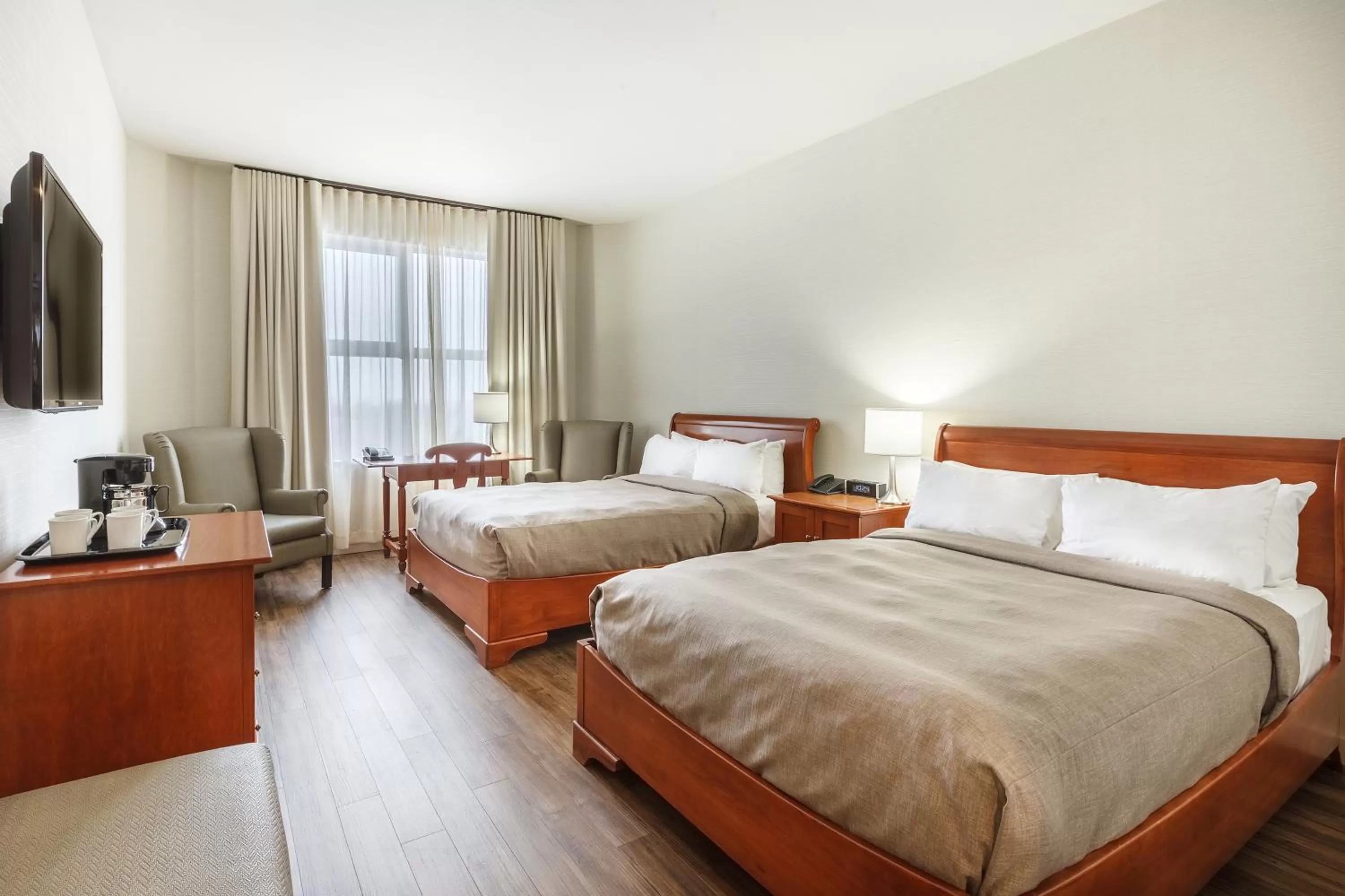 Bed in Hotel Chateau Laurier Québec