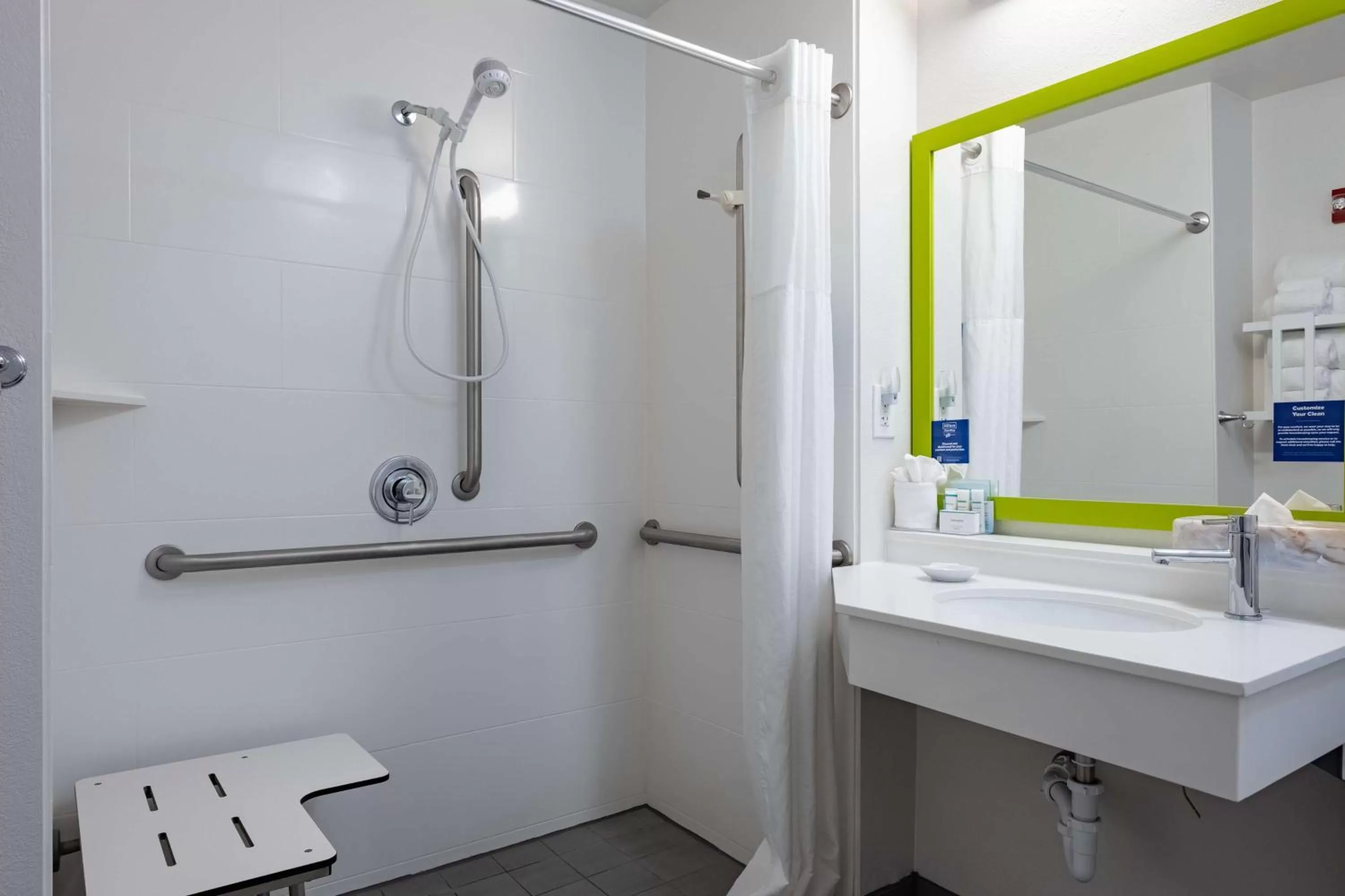 Bathroom in Hampton Inn Richfield