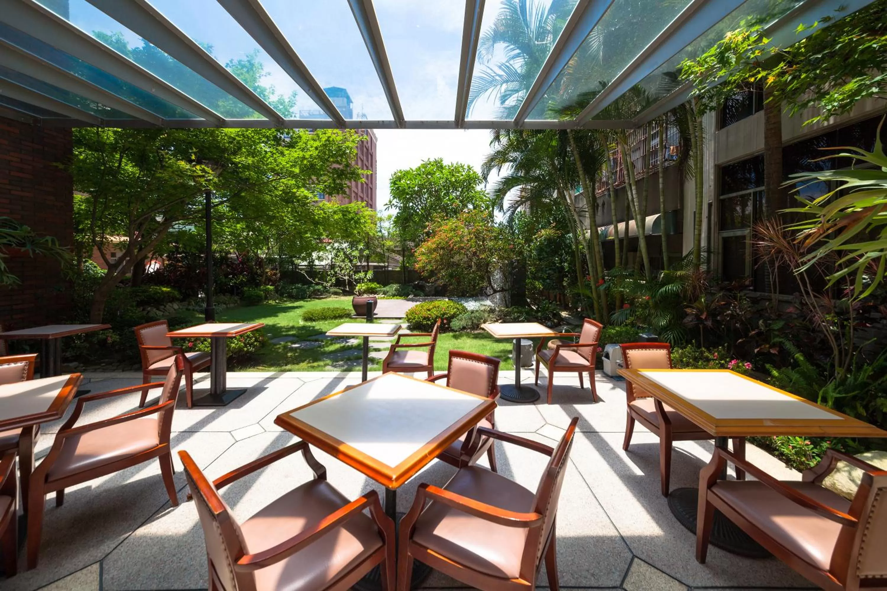 Restaurant/places to eat in SOL Hotel