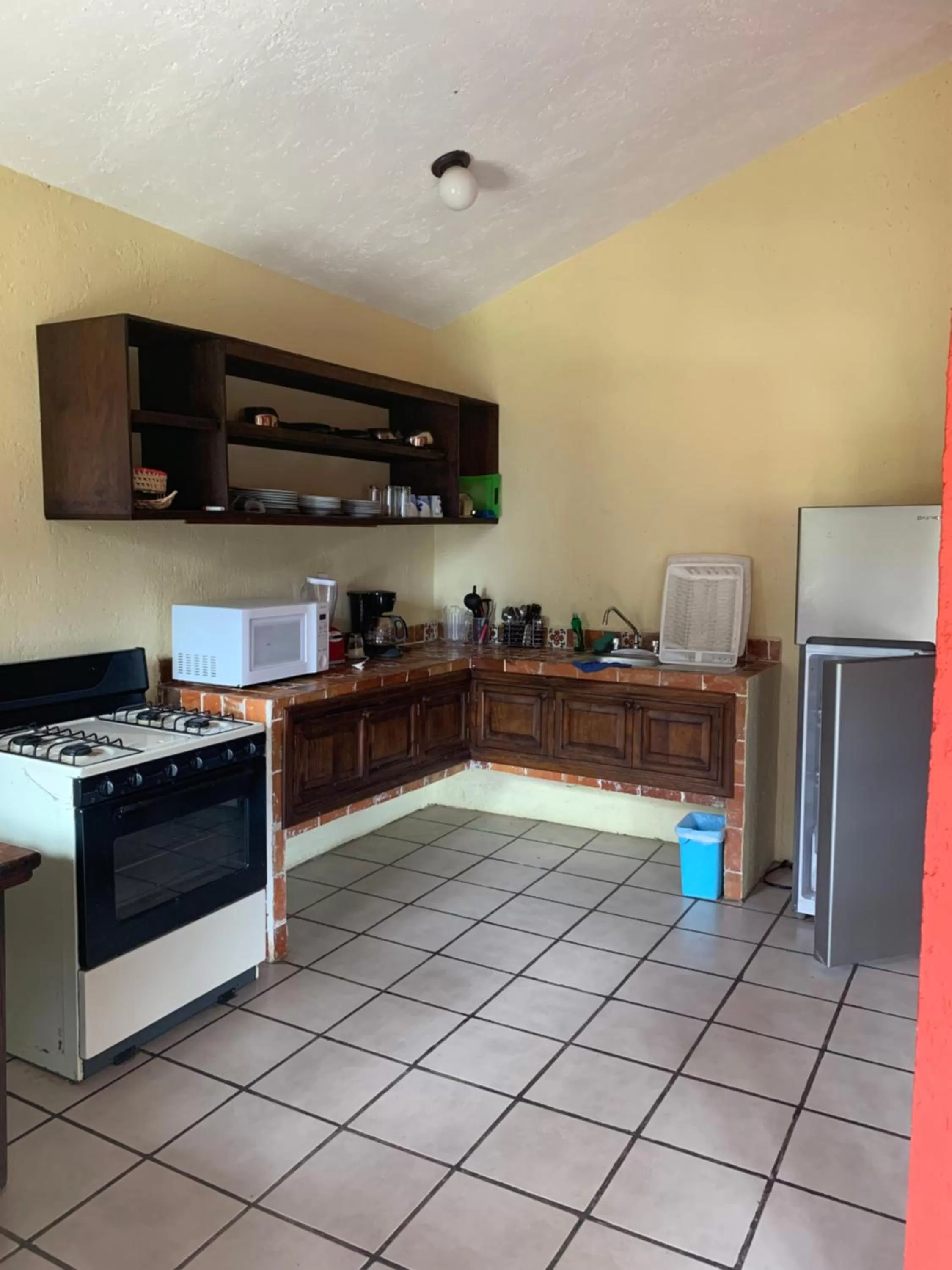Kitchen or kitchenette in CORTIJO LA CASONA & Bungalow al Pie de la Montaña