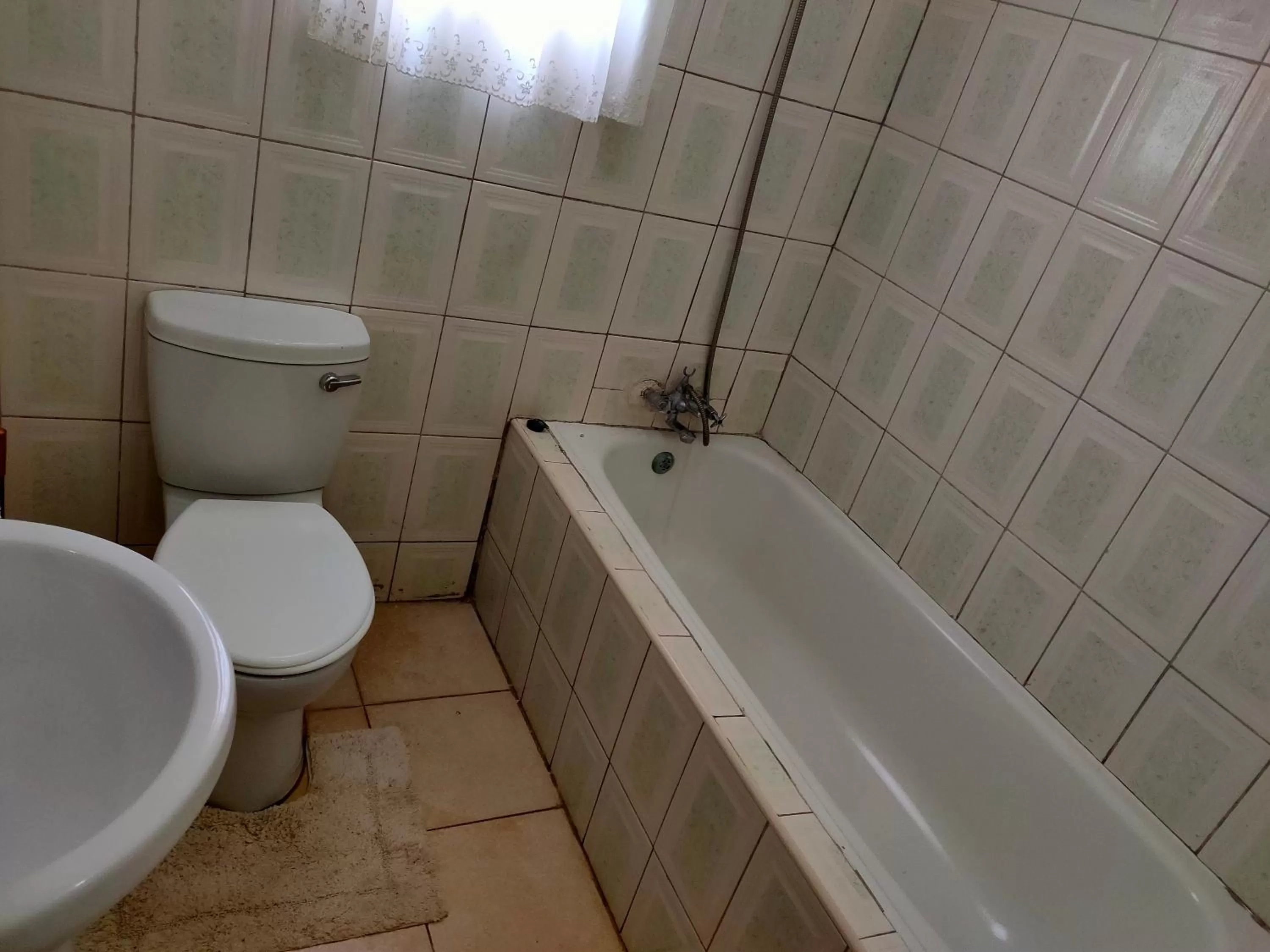 Toilet in Golden Days Lodge