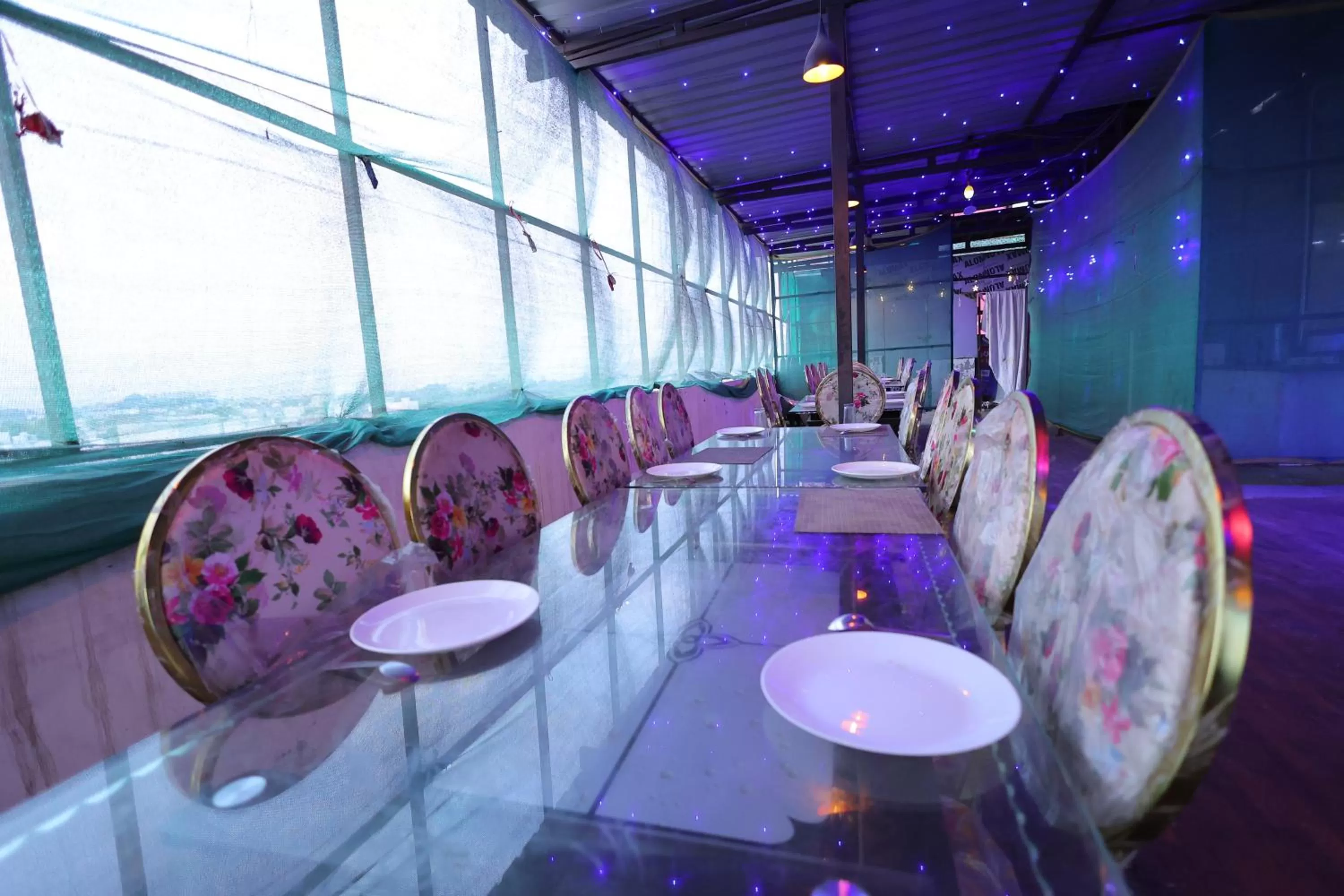 Restaurant/places to eat in Hotel Emporio View - New Delhi Railway Station - Paharganj