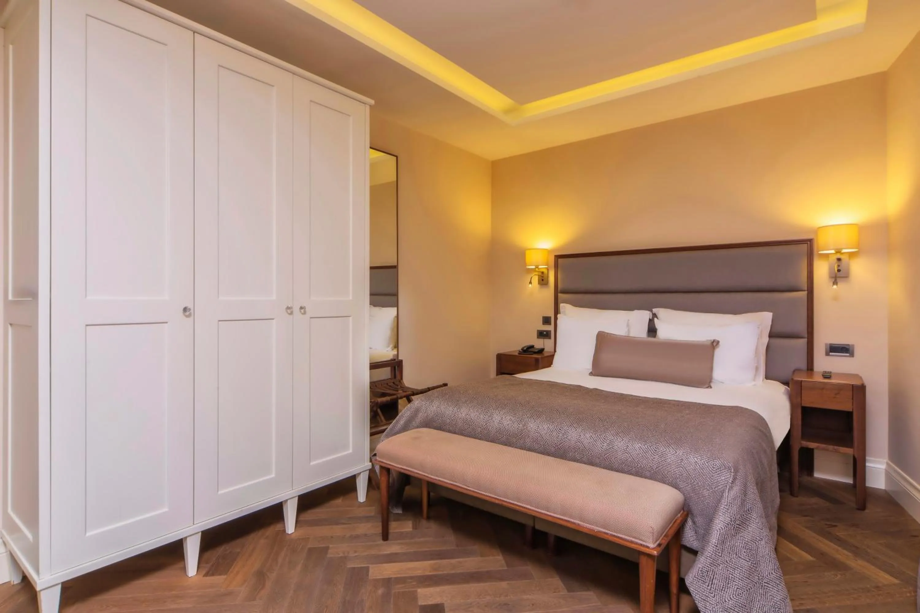 Shower, Bed in Hotel Morione & Spa Center