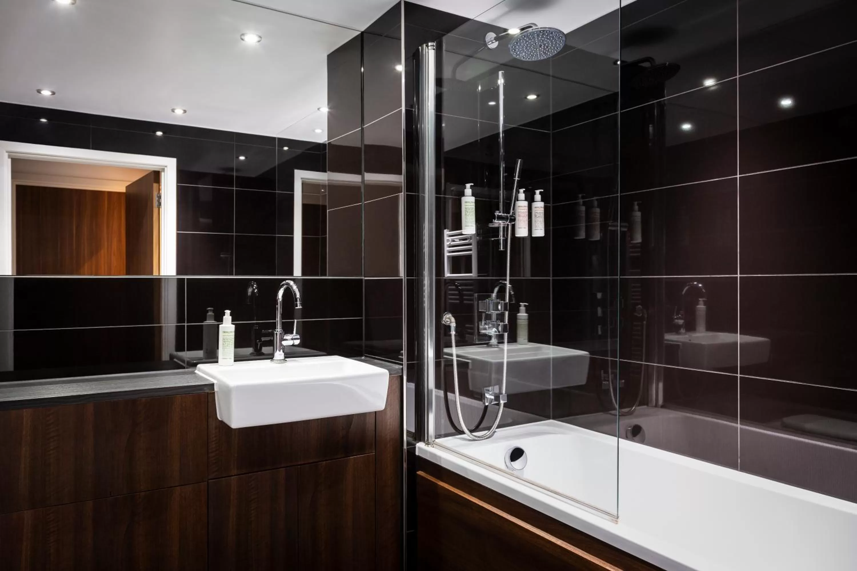 Bathroom in Aparthotel Adagio London Brentford
