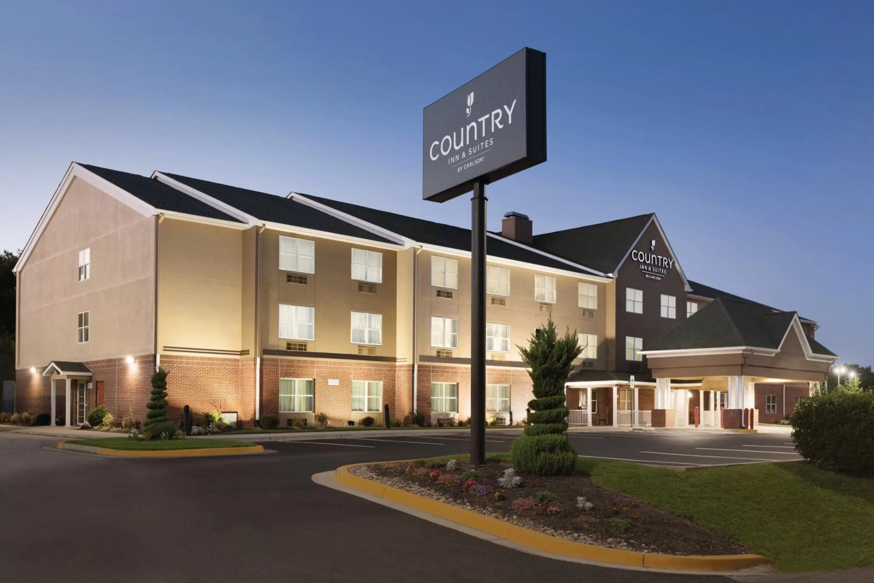 Facade/entrance in Country Inn & Suites by Radisson, Washington, DC East - Capitol Heights, MD