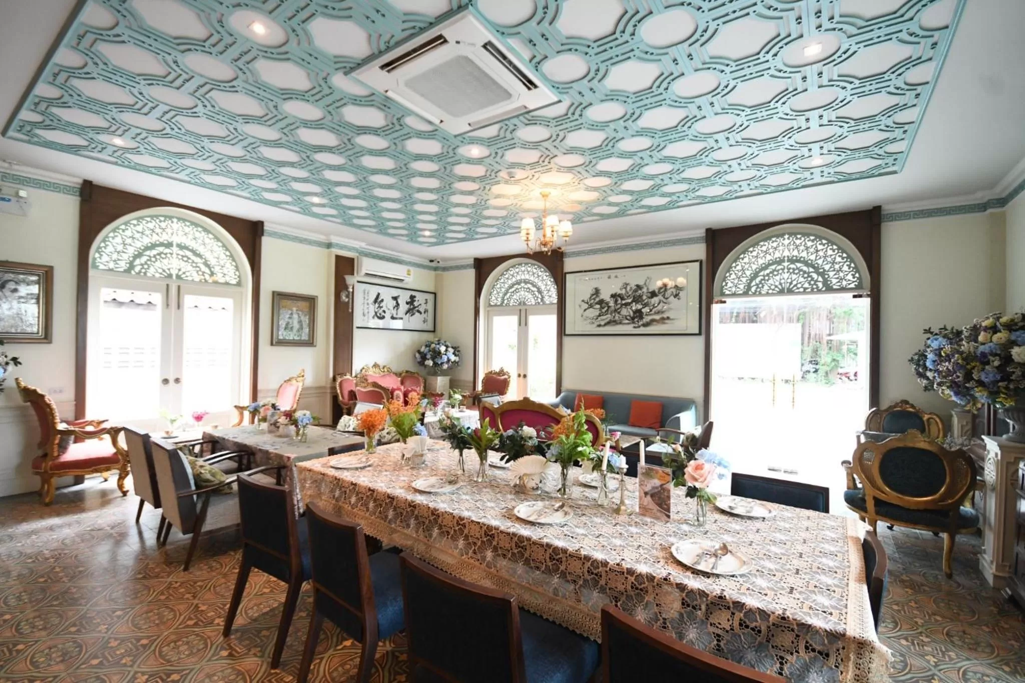 Dining area in At Pingnakorn Riverside