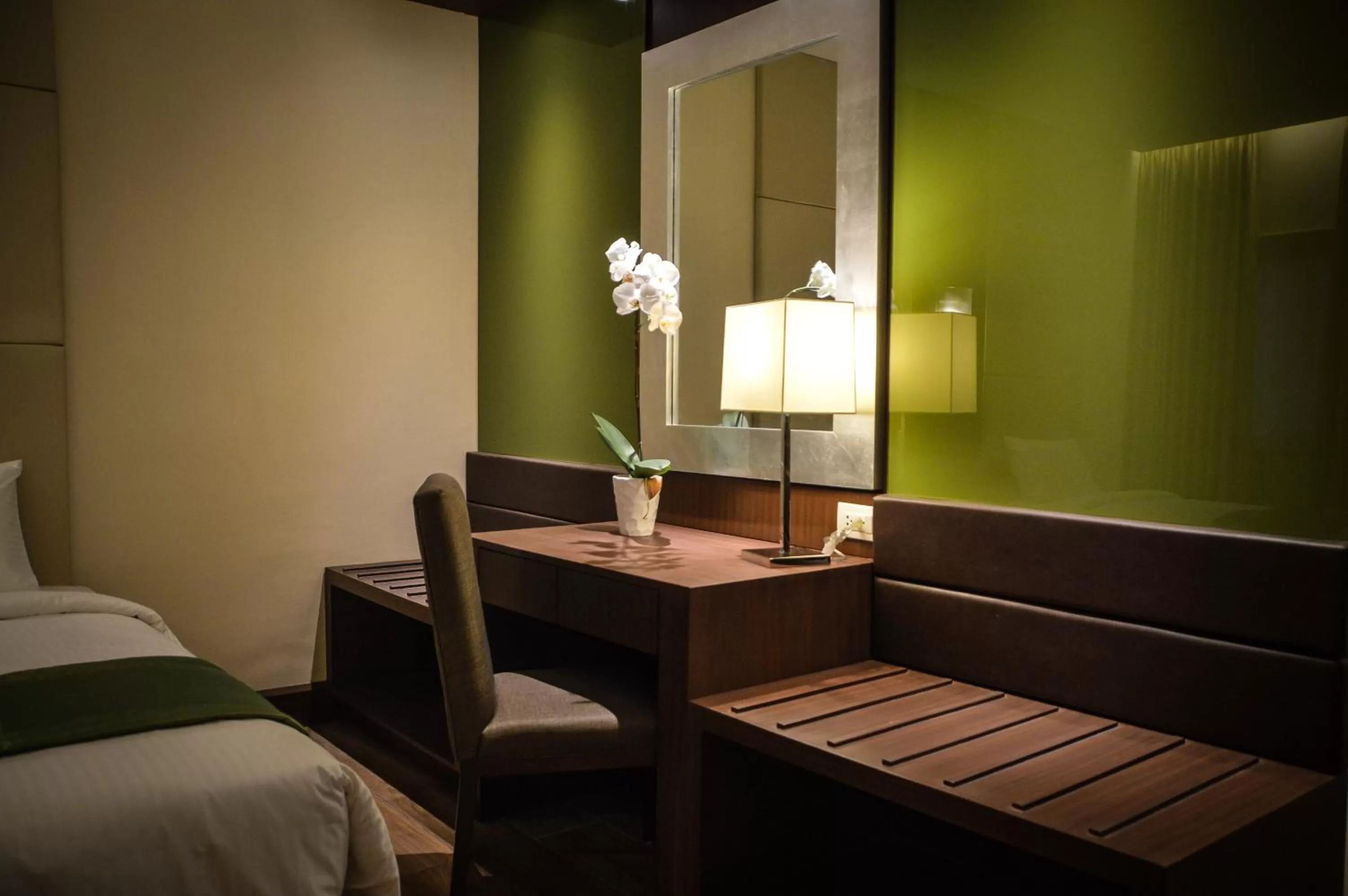 Seating area, Bed in Hotel Monticello Tagaytay