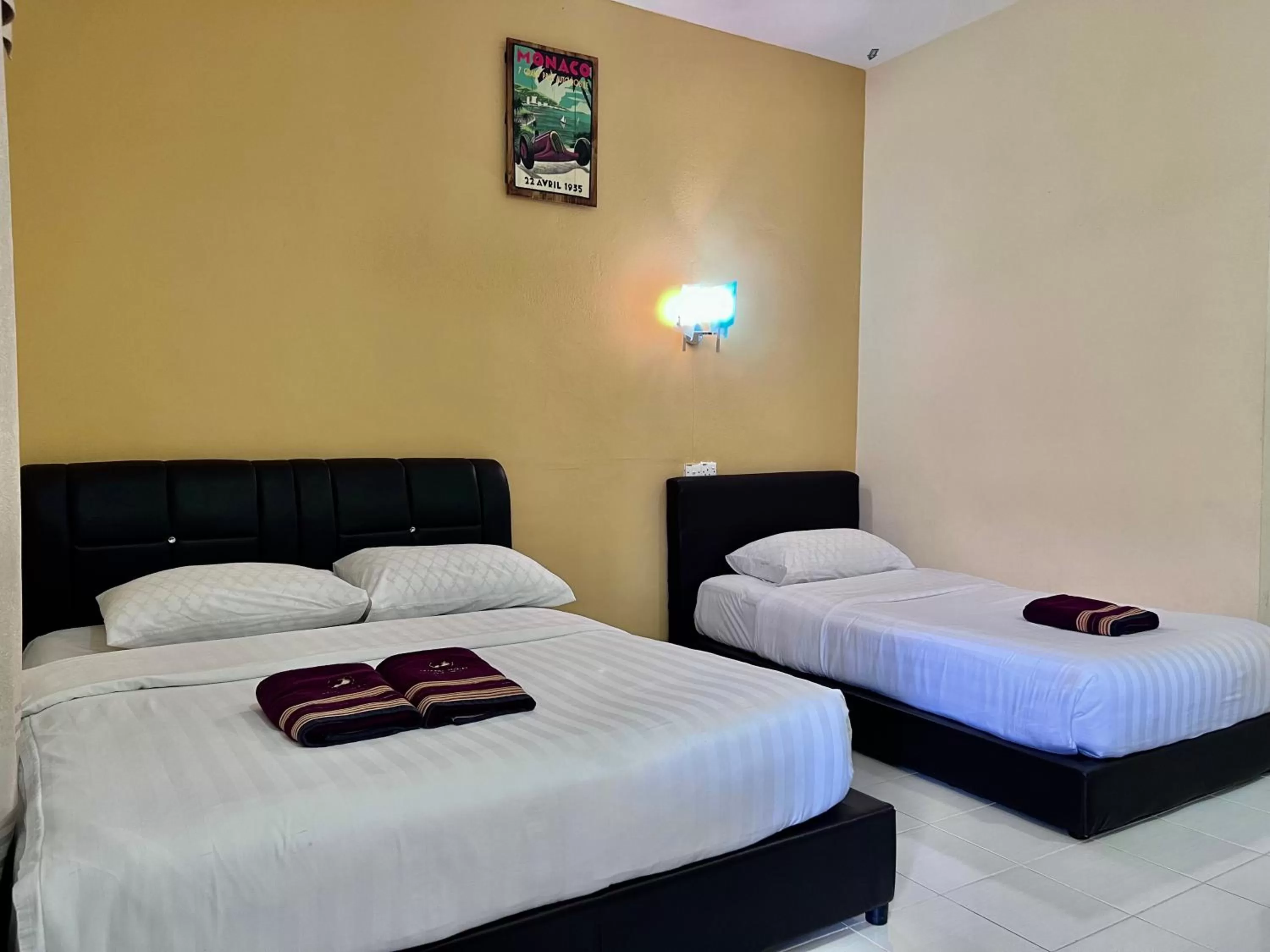 Bed in Dhania Cenang Beach Motel