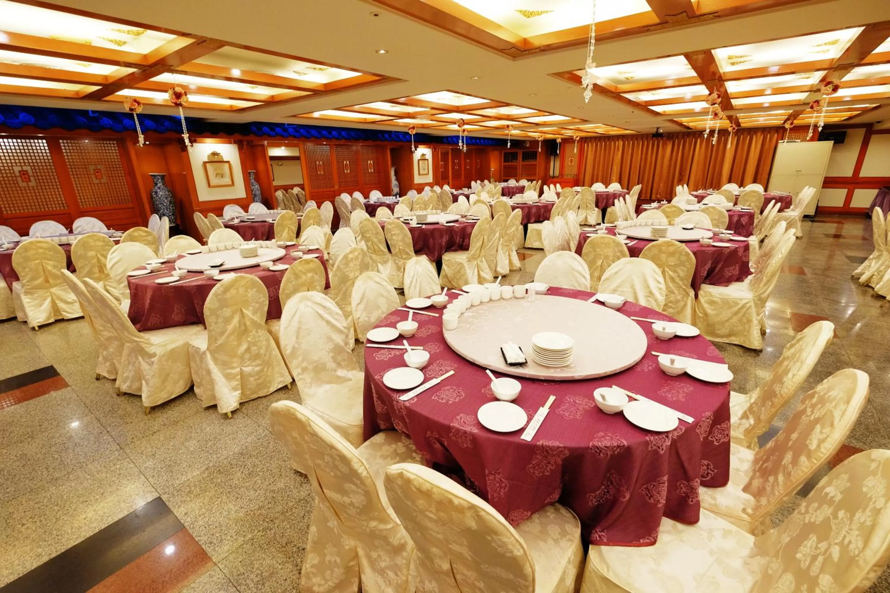 Restaurant/places to eat in Dynasty Hotel
