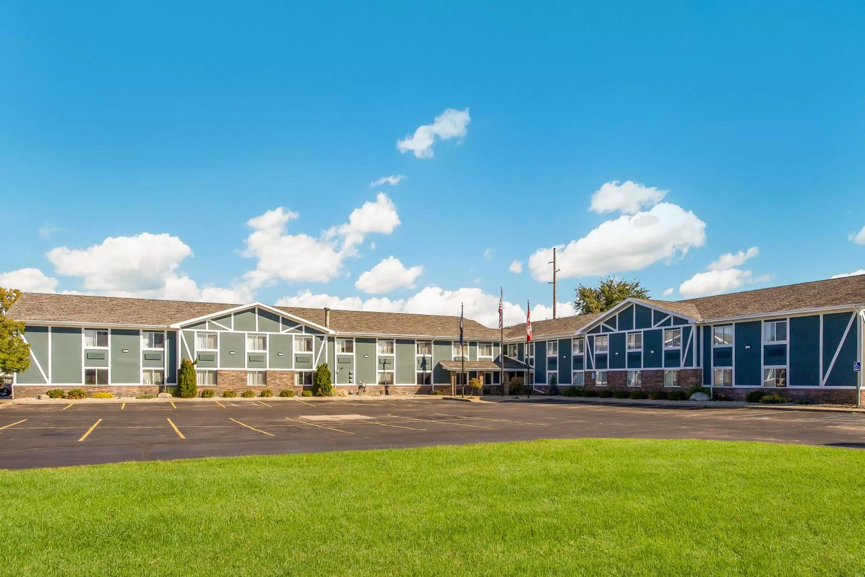 Property building in Americas Best Value Inn & Suites-Birch Run