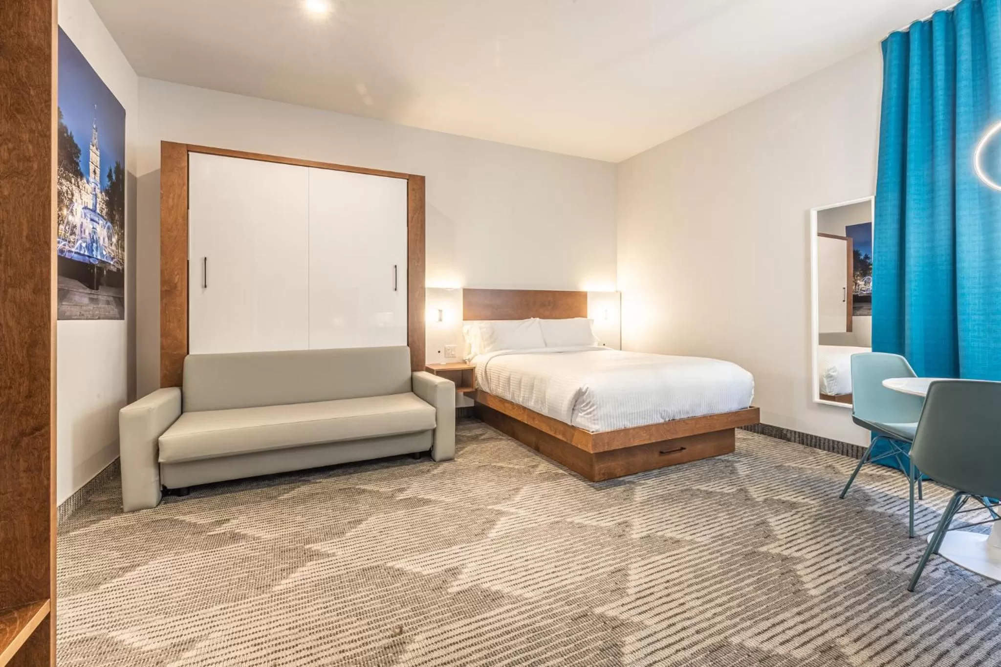 Bed in Hôtel Manoir Vieux-Québec