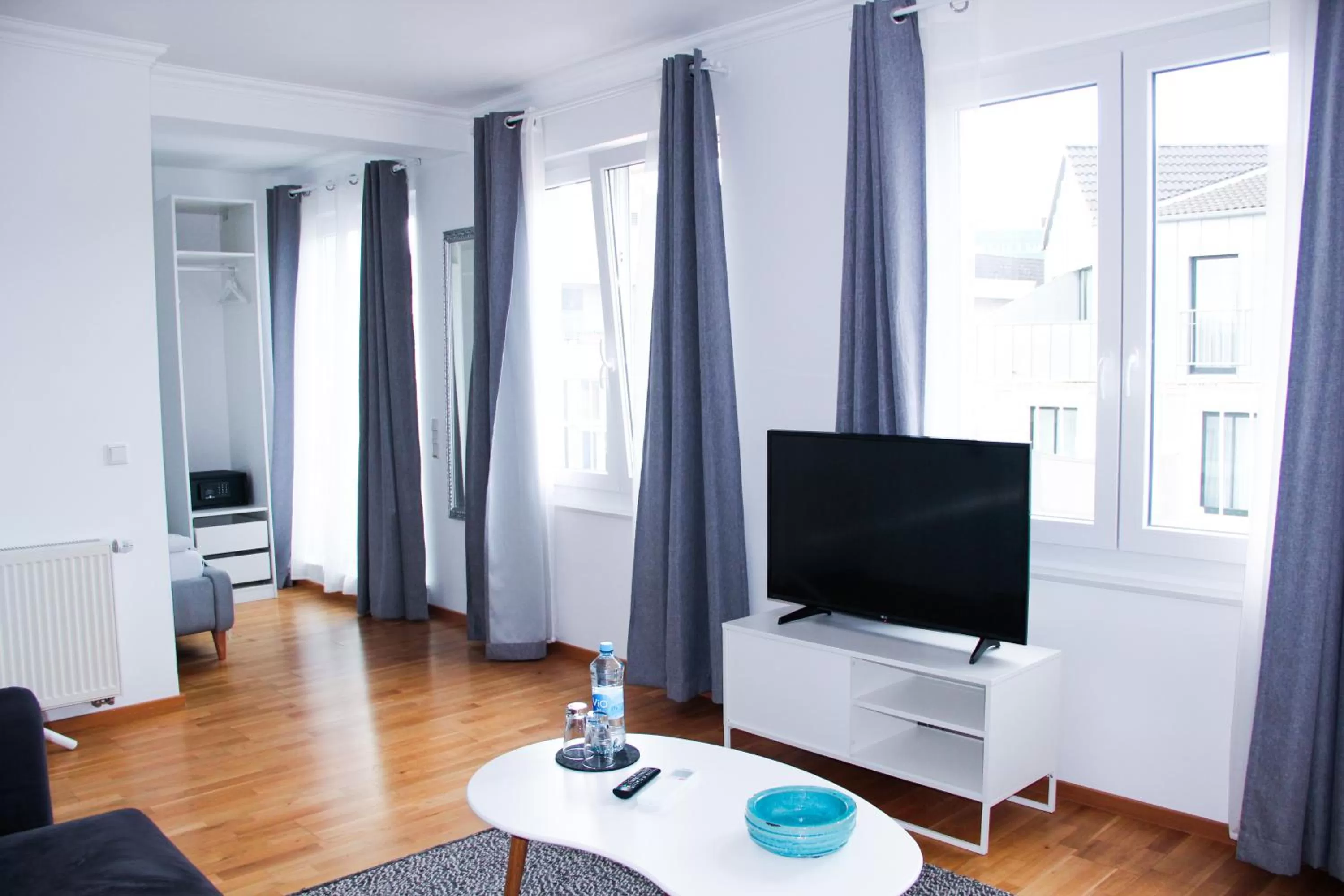 Communal lounge/ TV room in Victoria Apartments