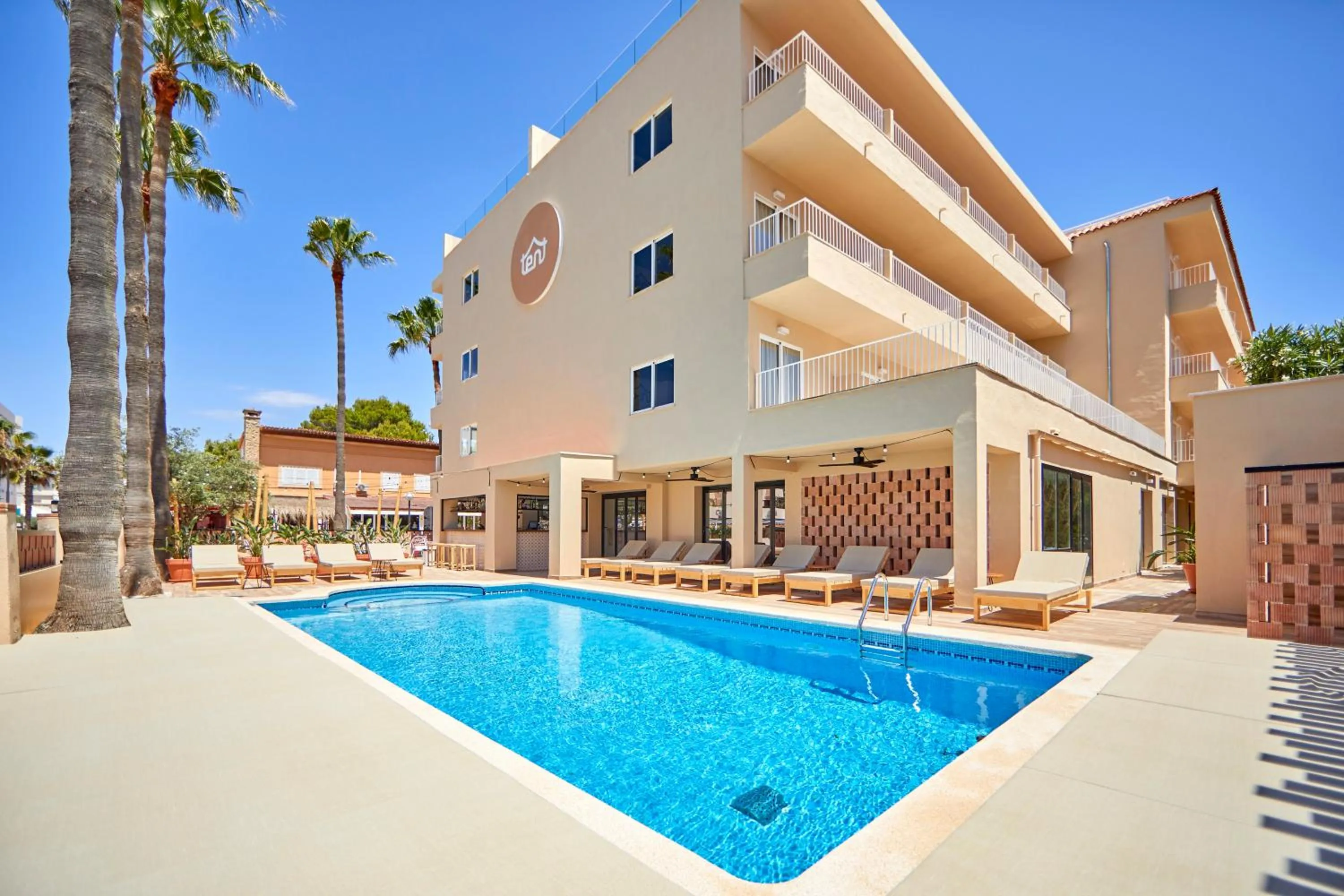 Property building in tent Capi Playa