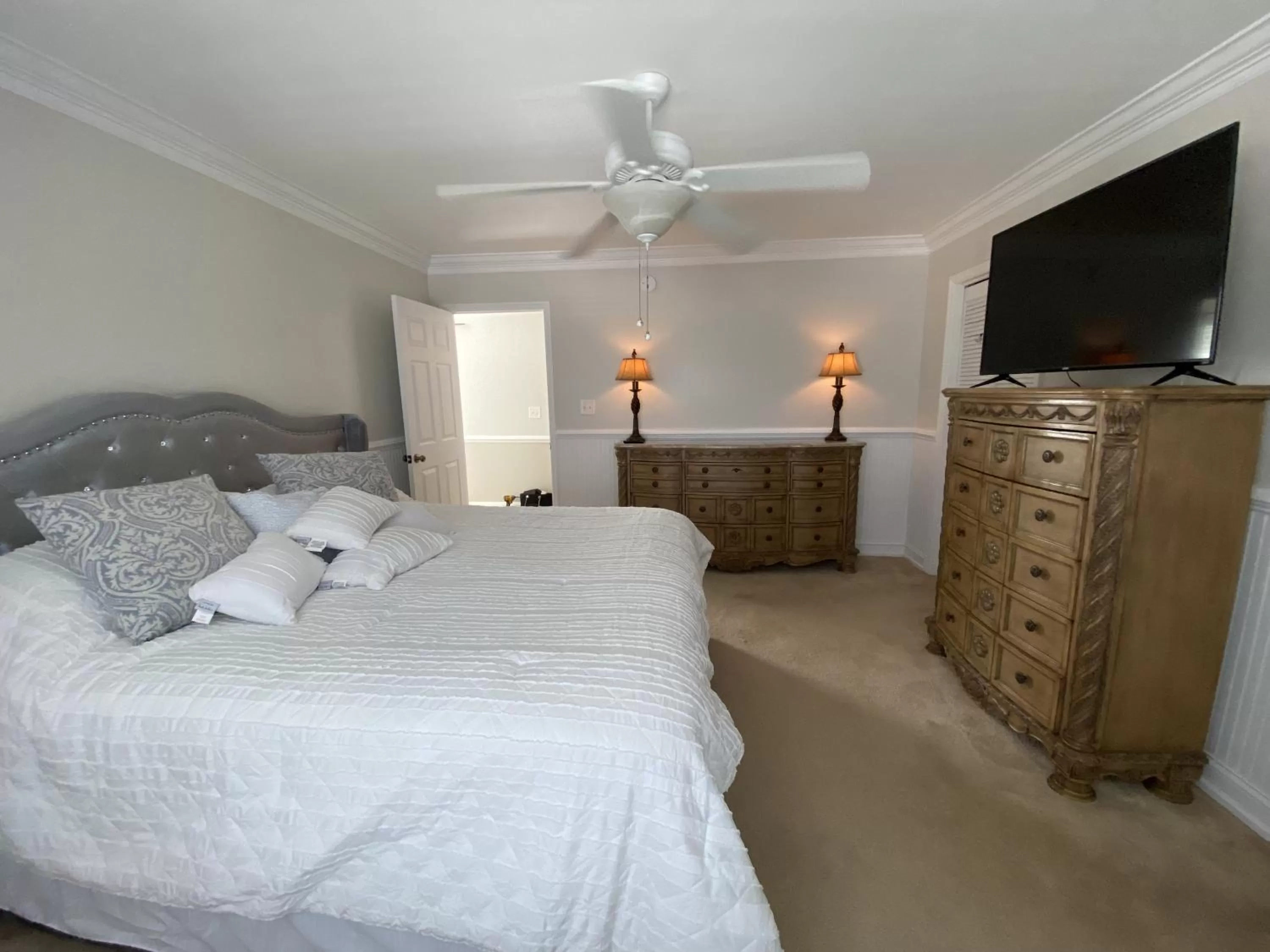 Bedroom, Bed in The Cypress Inn