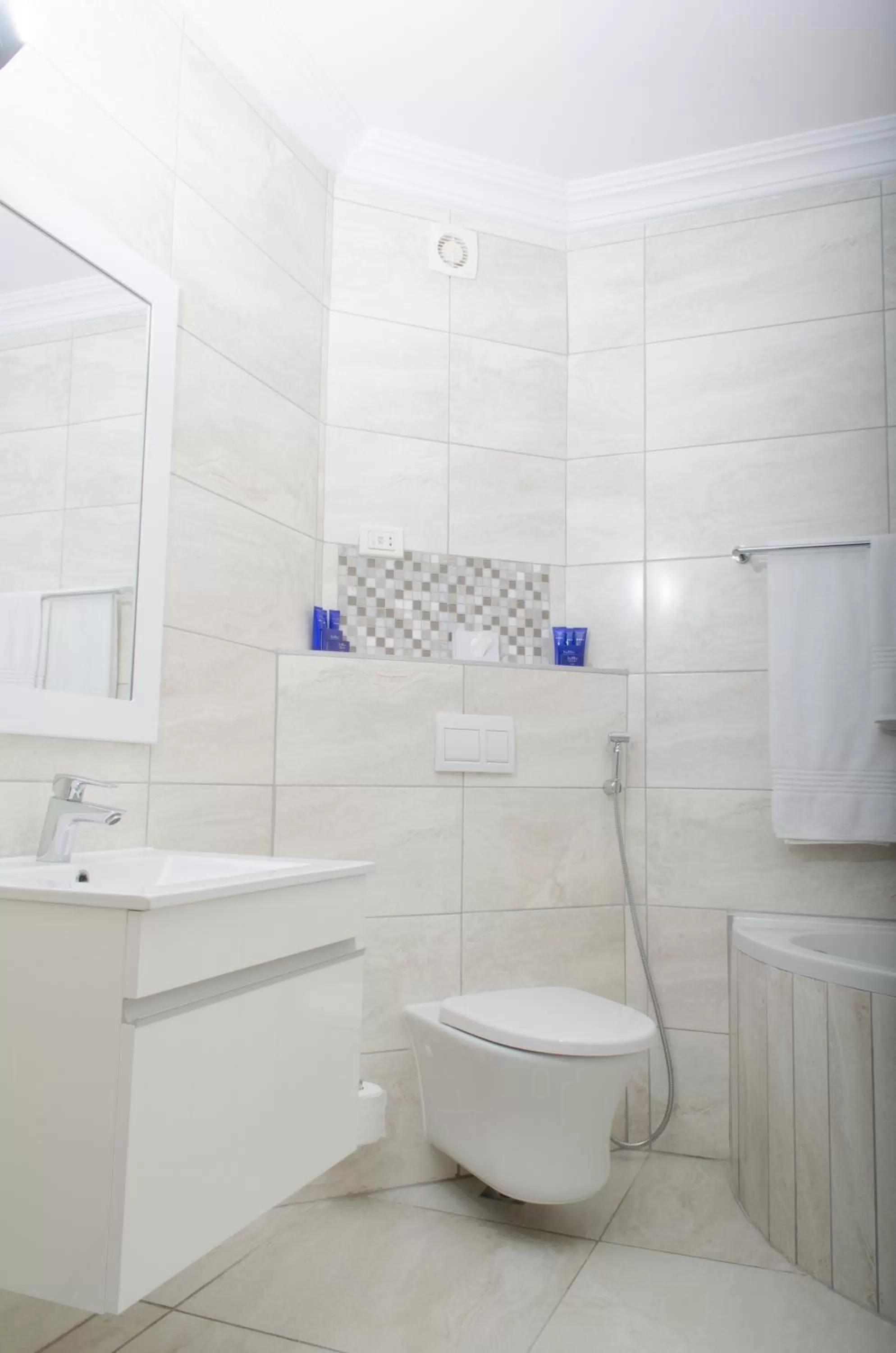 Shower in The Point Hotel & Spa