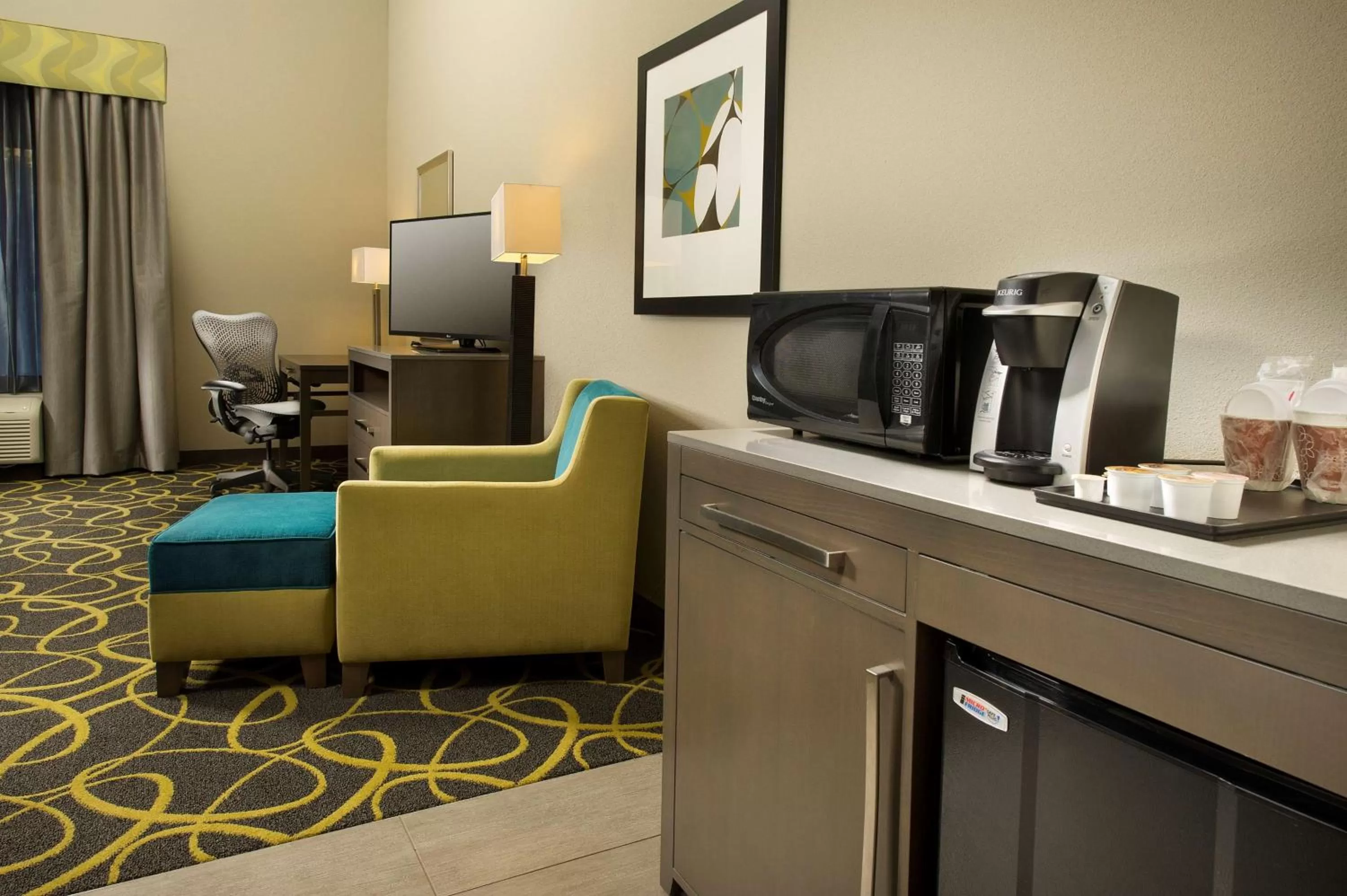 Kitchen or kitchenette in Hilton Garden Inn College Station