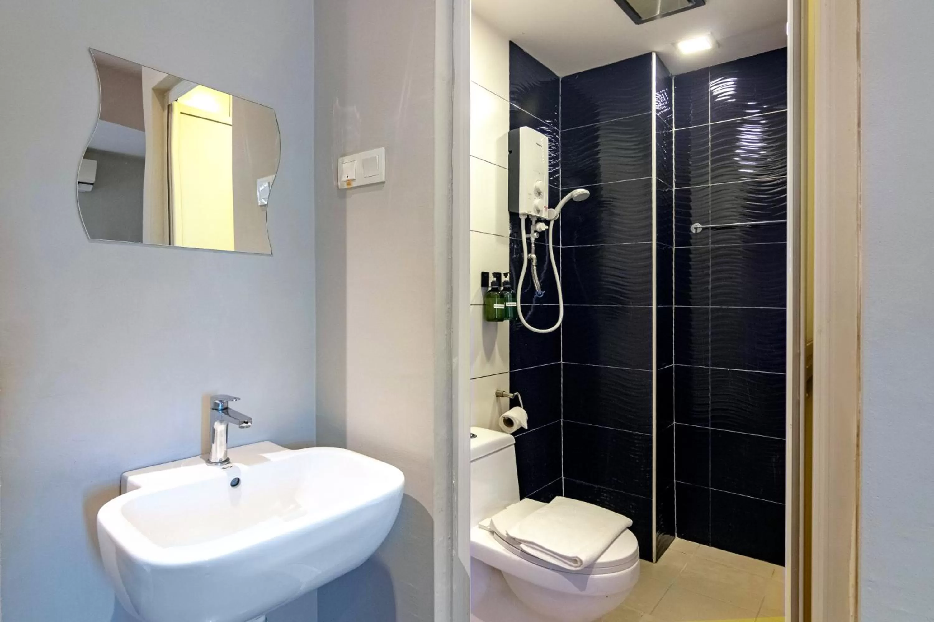 Shower, Bathroom in Ink Hotel by ALV