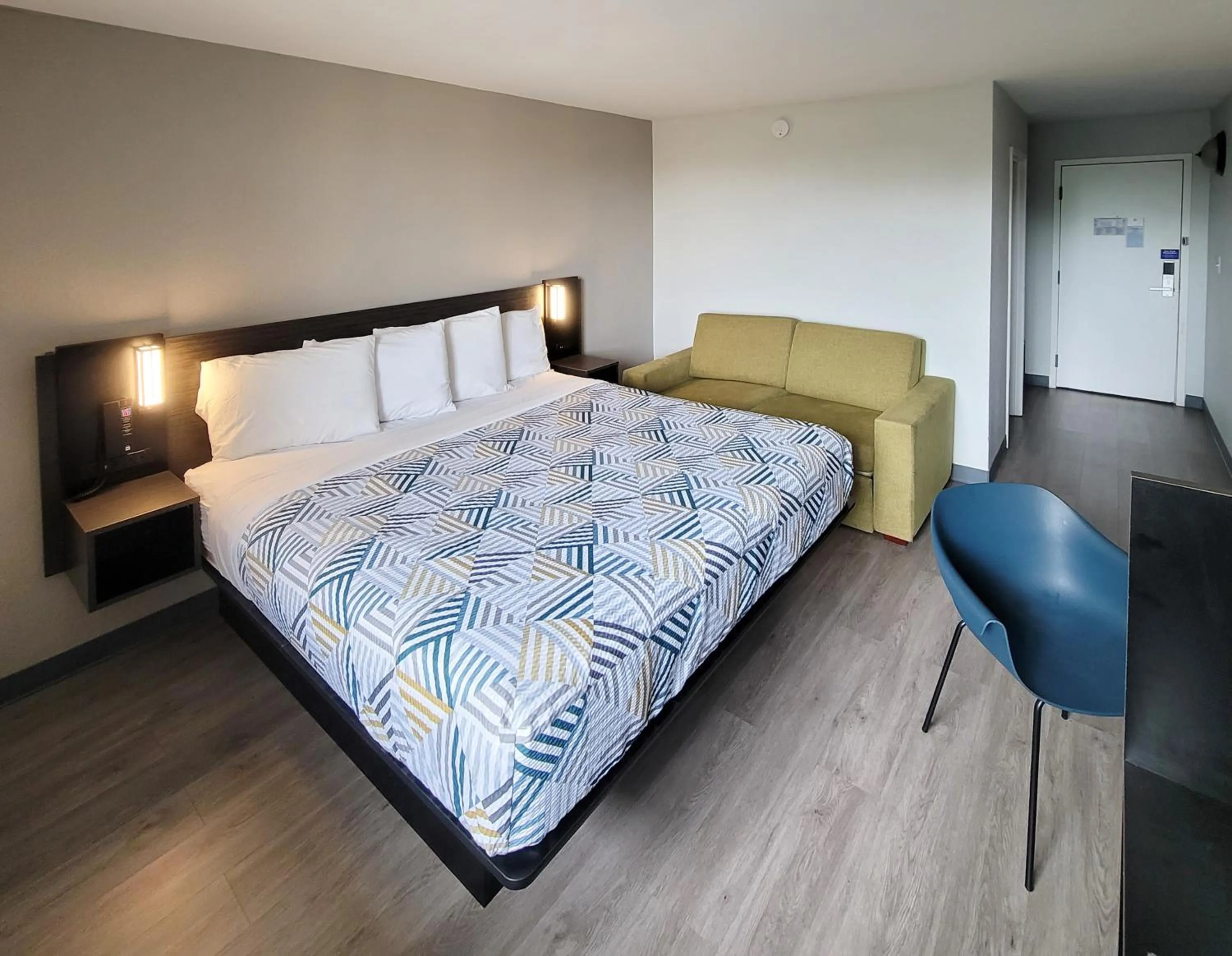 Bedroom, Bed in Motel 6 Jackson, TN