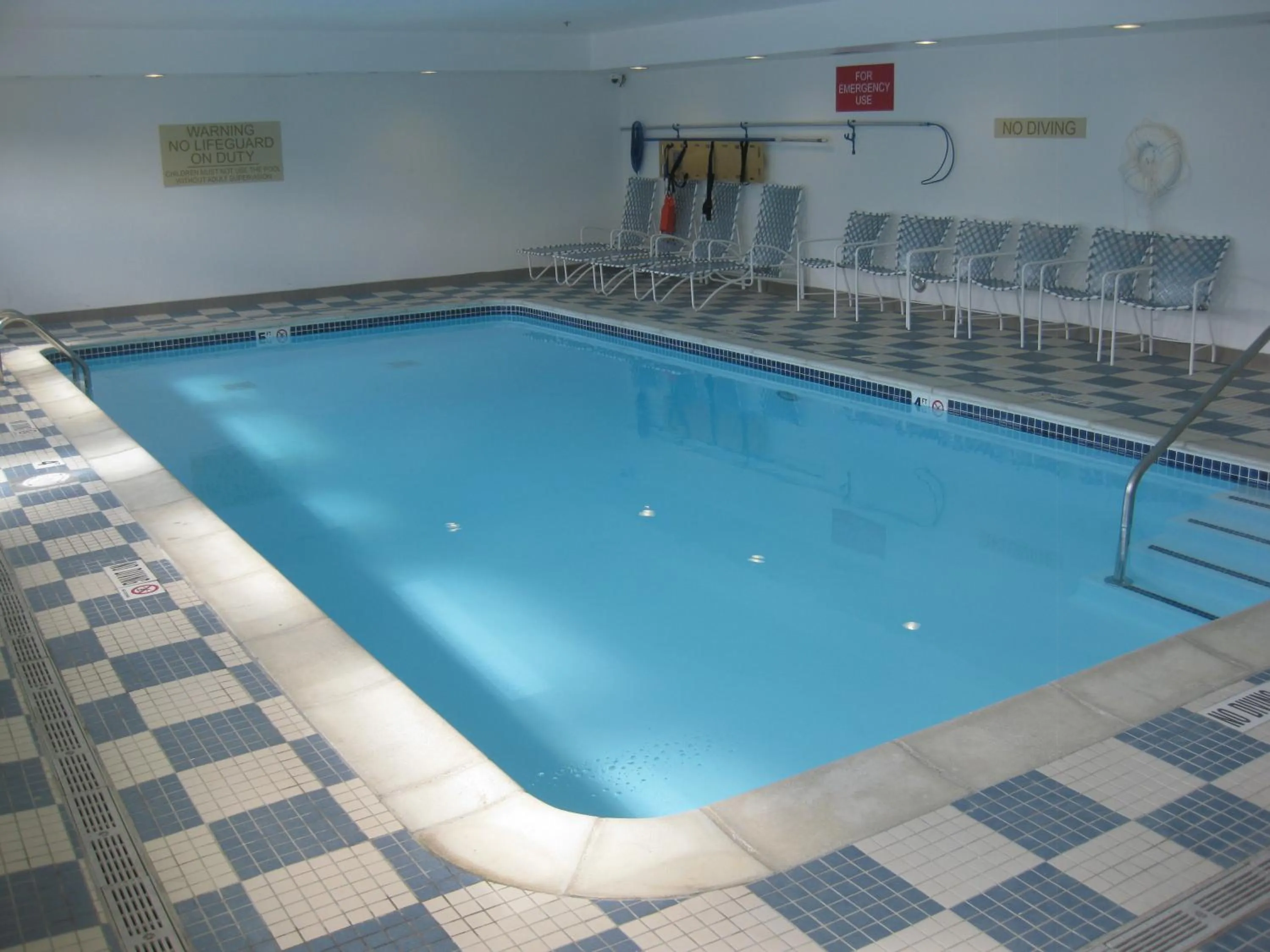 Swimming pool in Country Inn & Suites by Radisson, Dearborn, MI