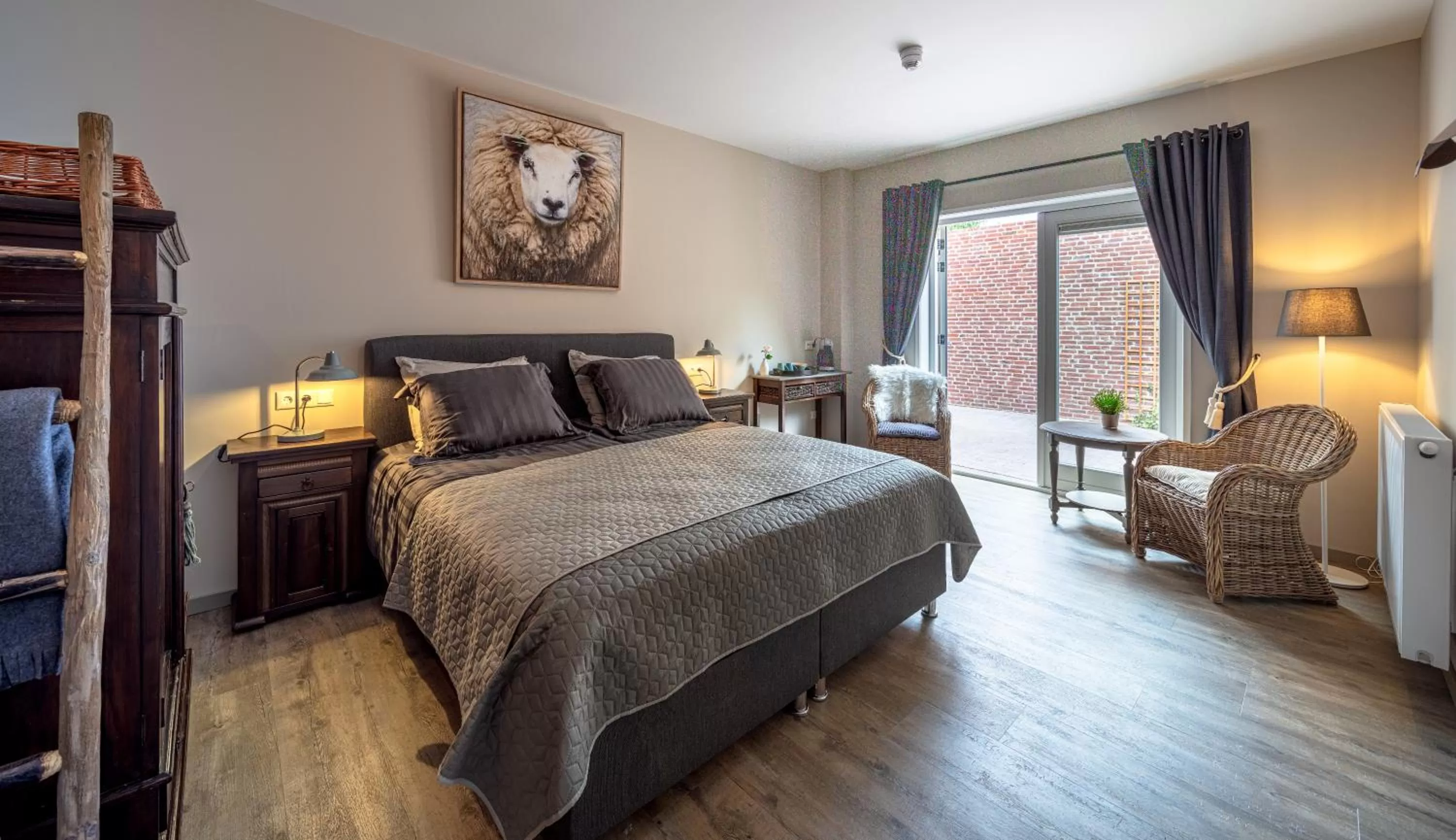 Photo of the whole room, Bed in Boutique Hotel Herberg Binnen