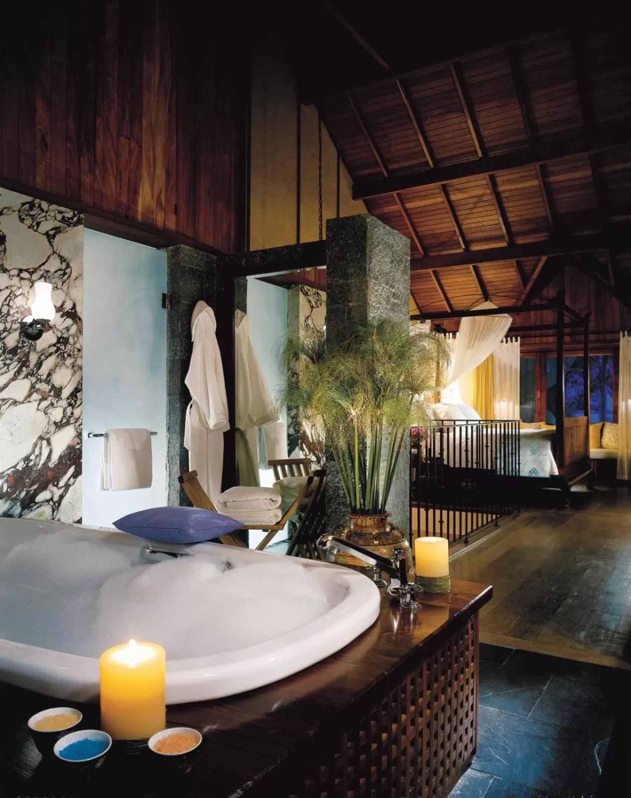 Photo of the whole room, Bed in Carmelo Resort & Spa