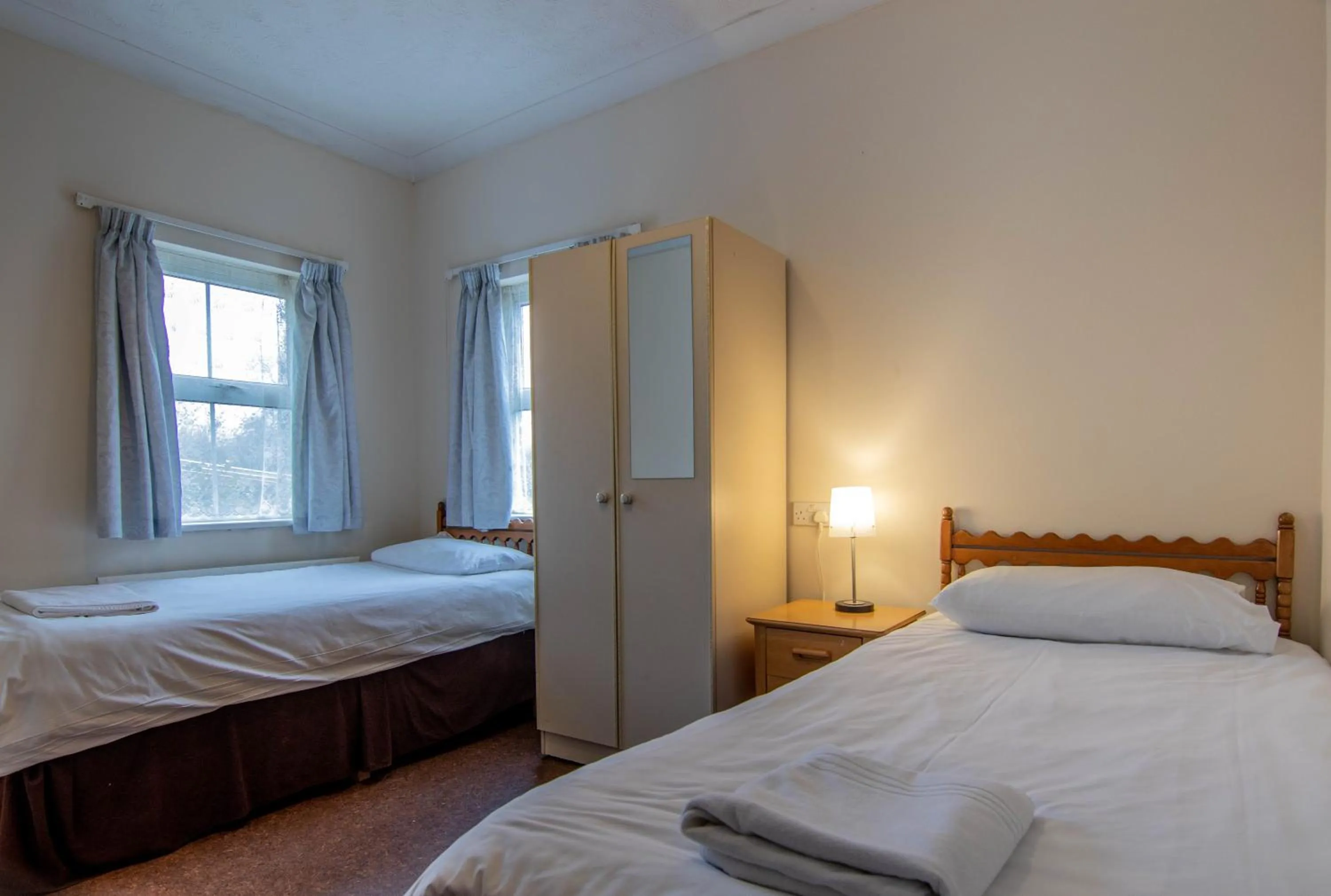 Standard Twin Room in Shelford Lodge