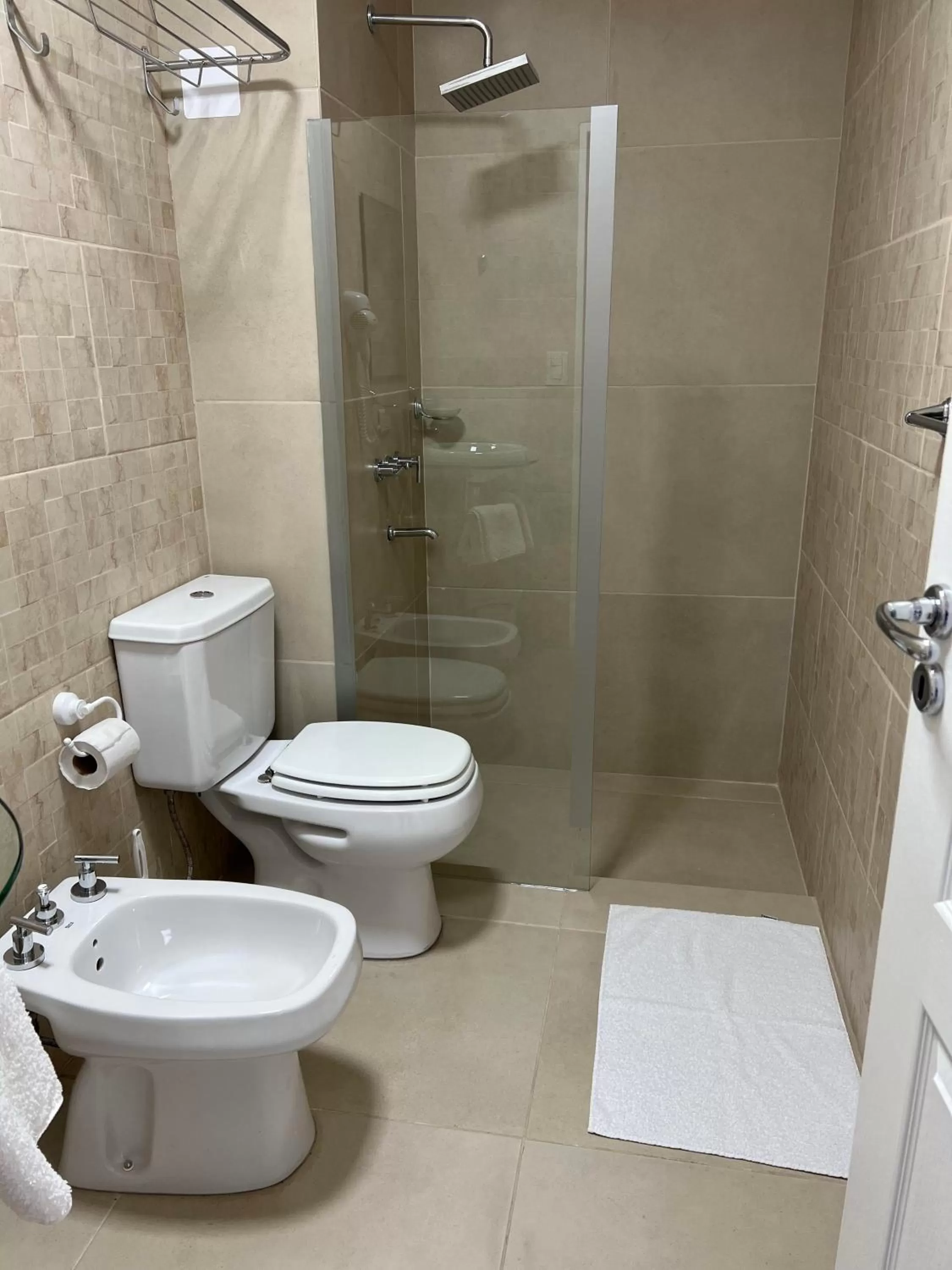 Bathroom in APART trelew 5