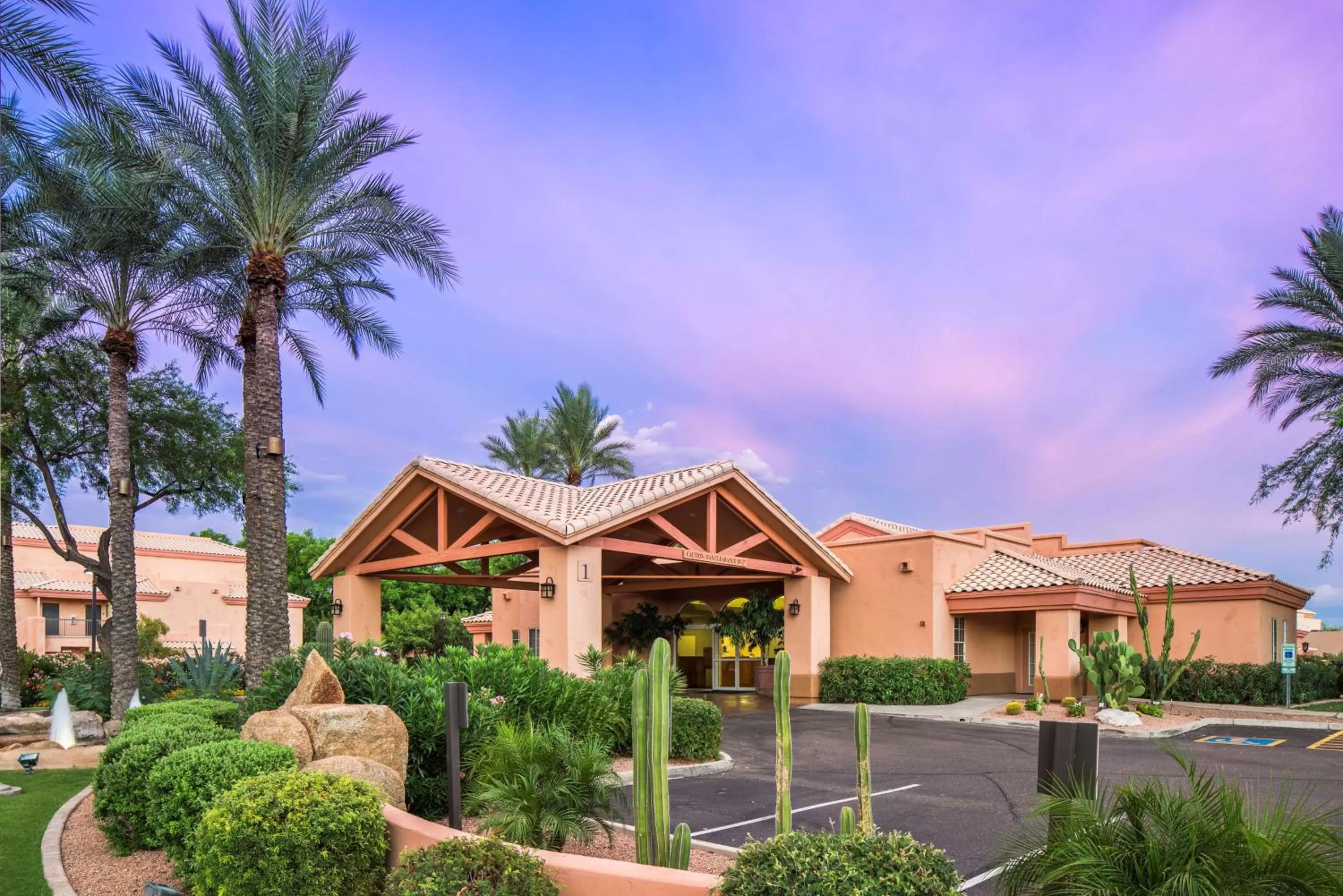 Property building in Hilton Vacation Club Scottsdale Villa Mirage