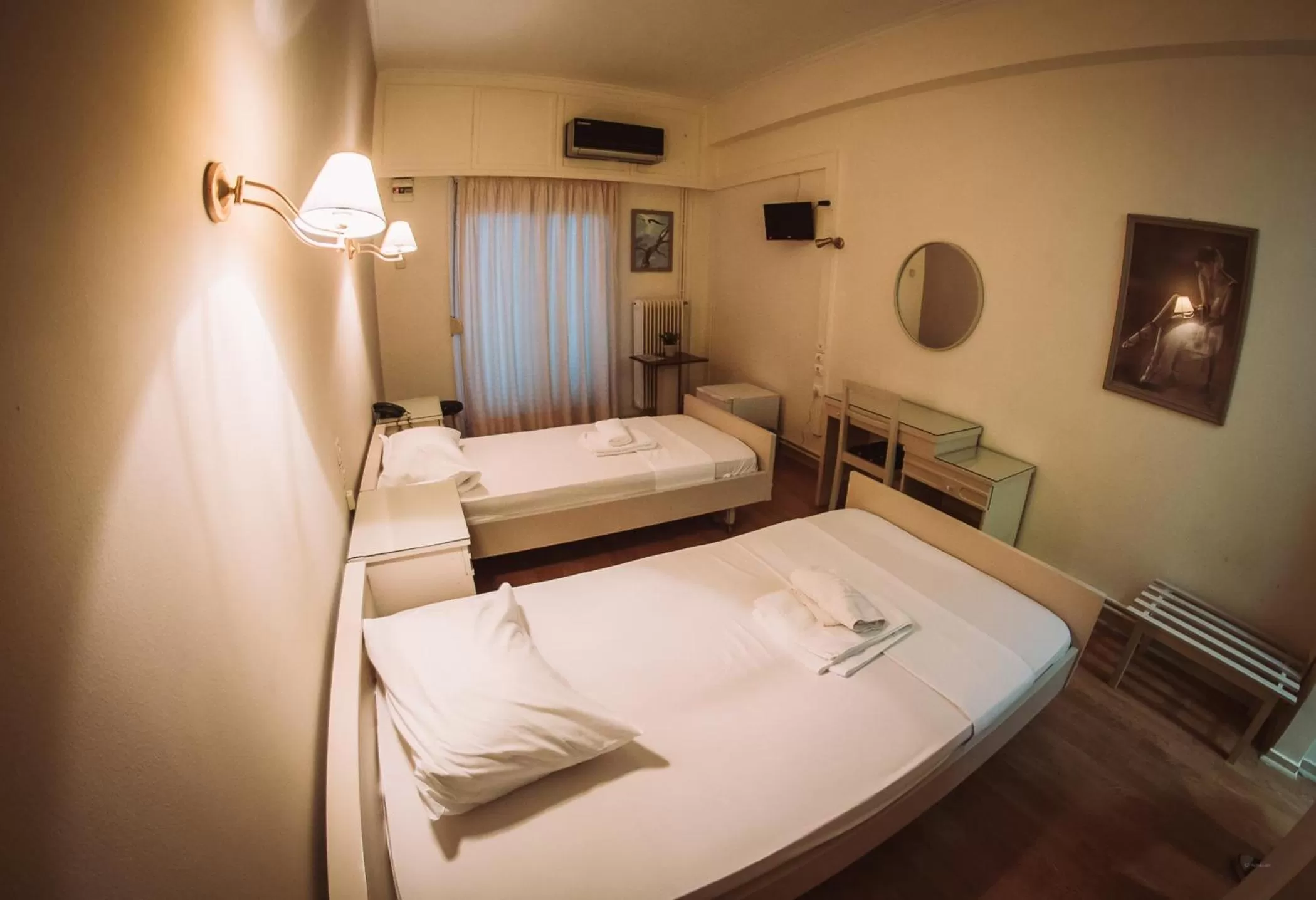 Photo of the whole room, Bed in Hotel King Pyrros