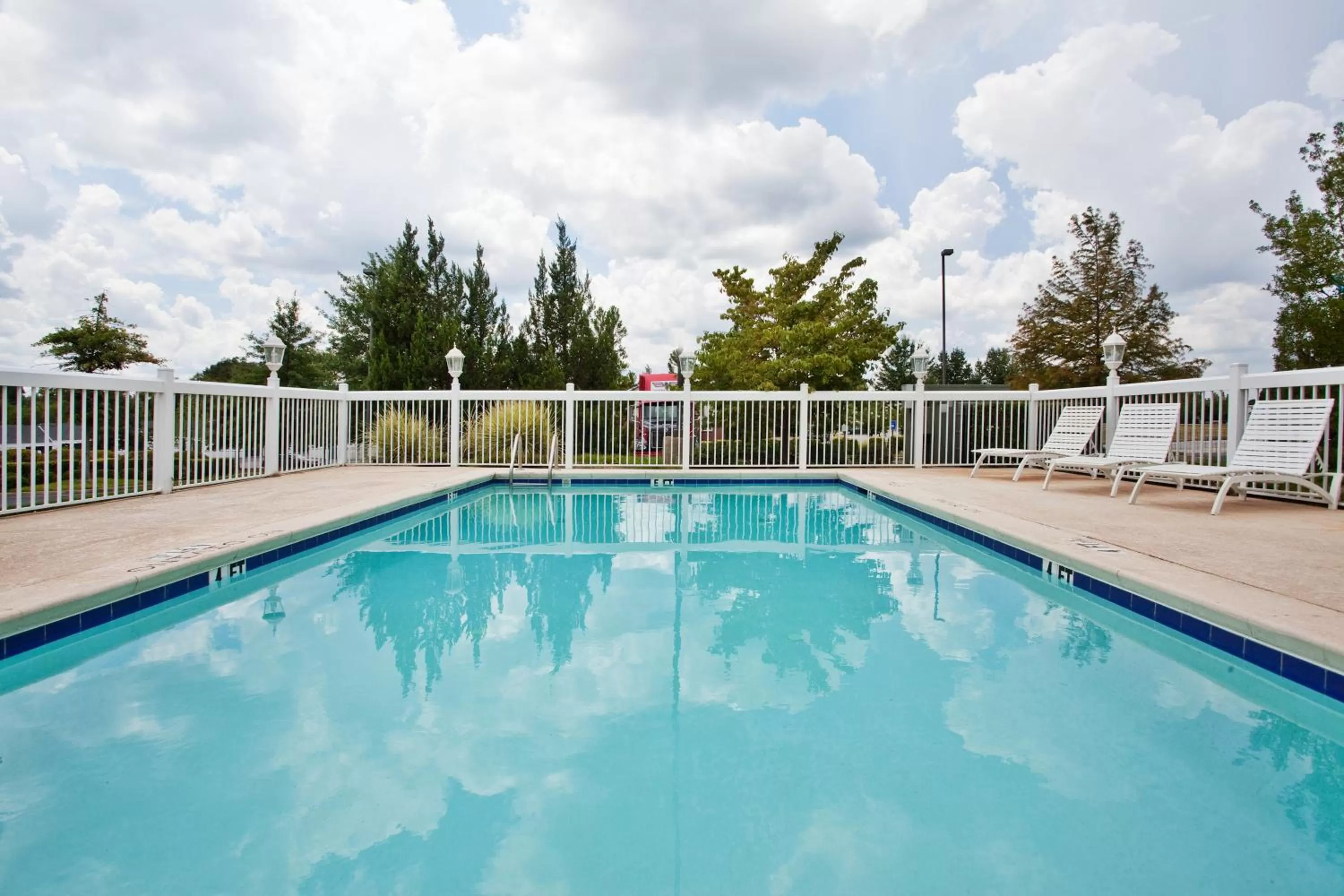 Swimming pool in Country Inn & Suites by Radisson, Columbus, GA