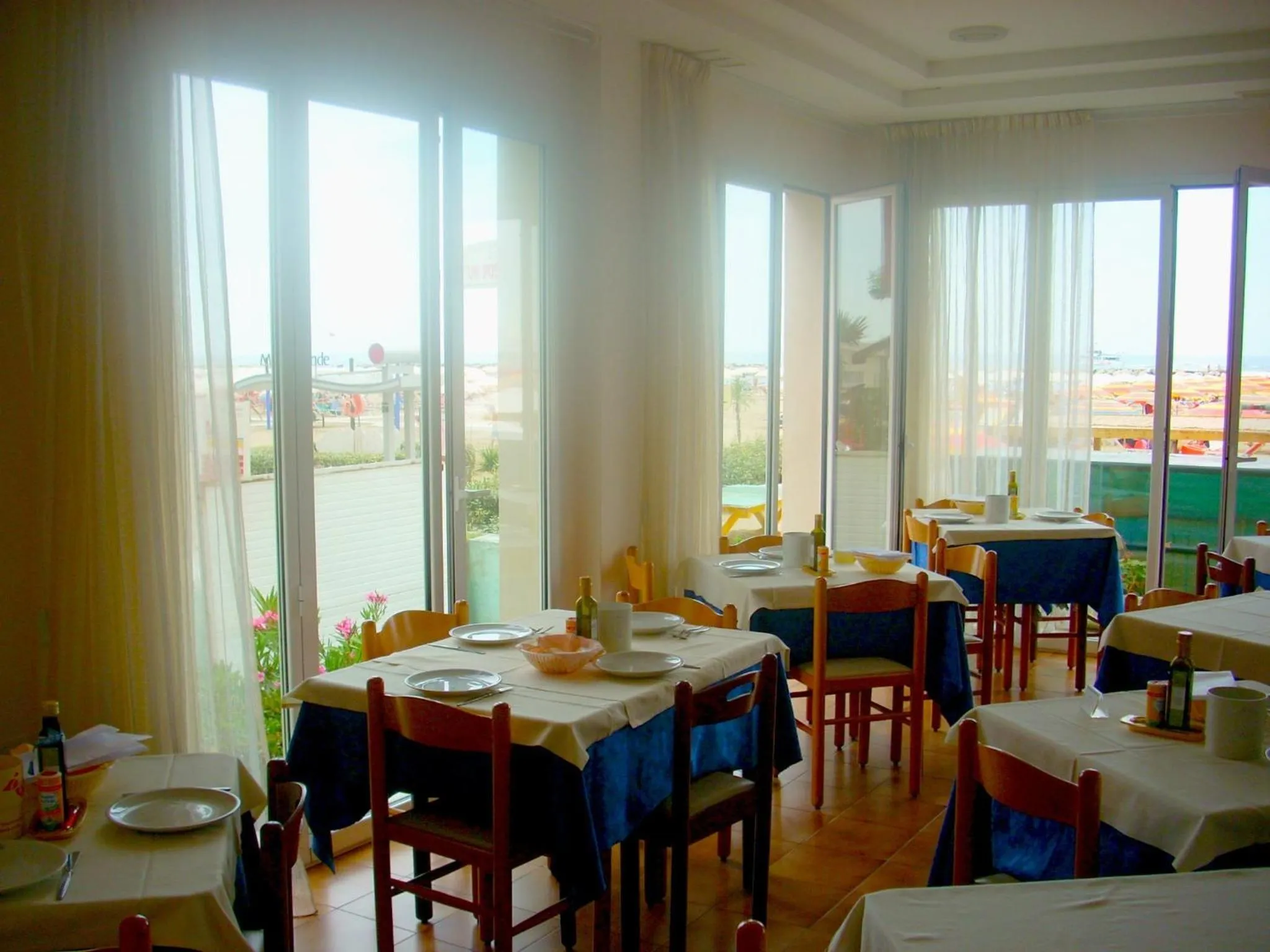 Restaurant/places to eat in Hotel Cosmopolita