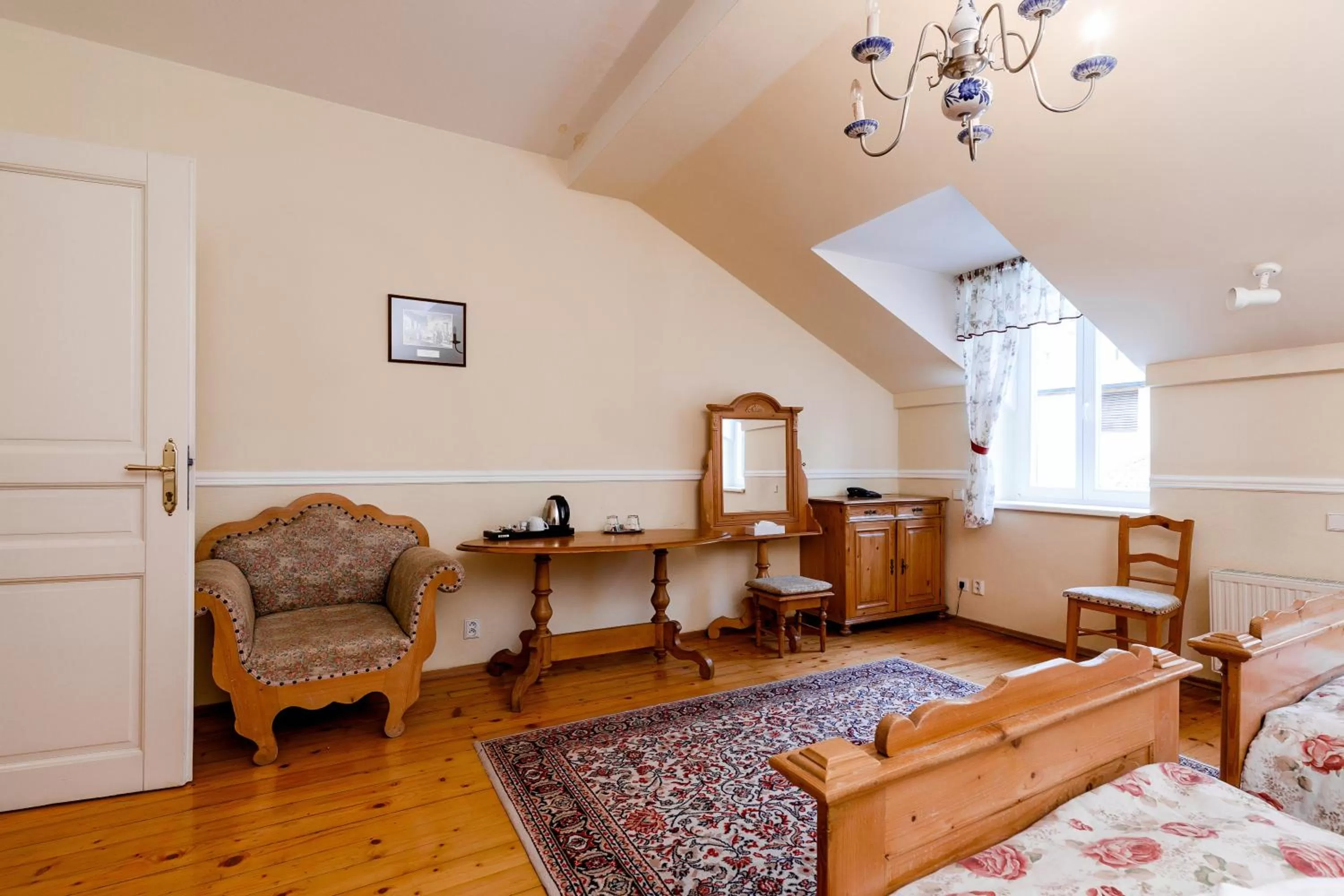 Dining area, Bed in Hotel Heluan