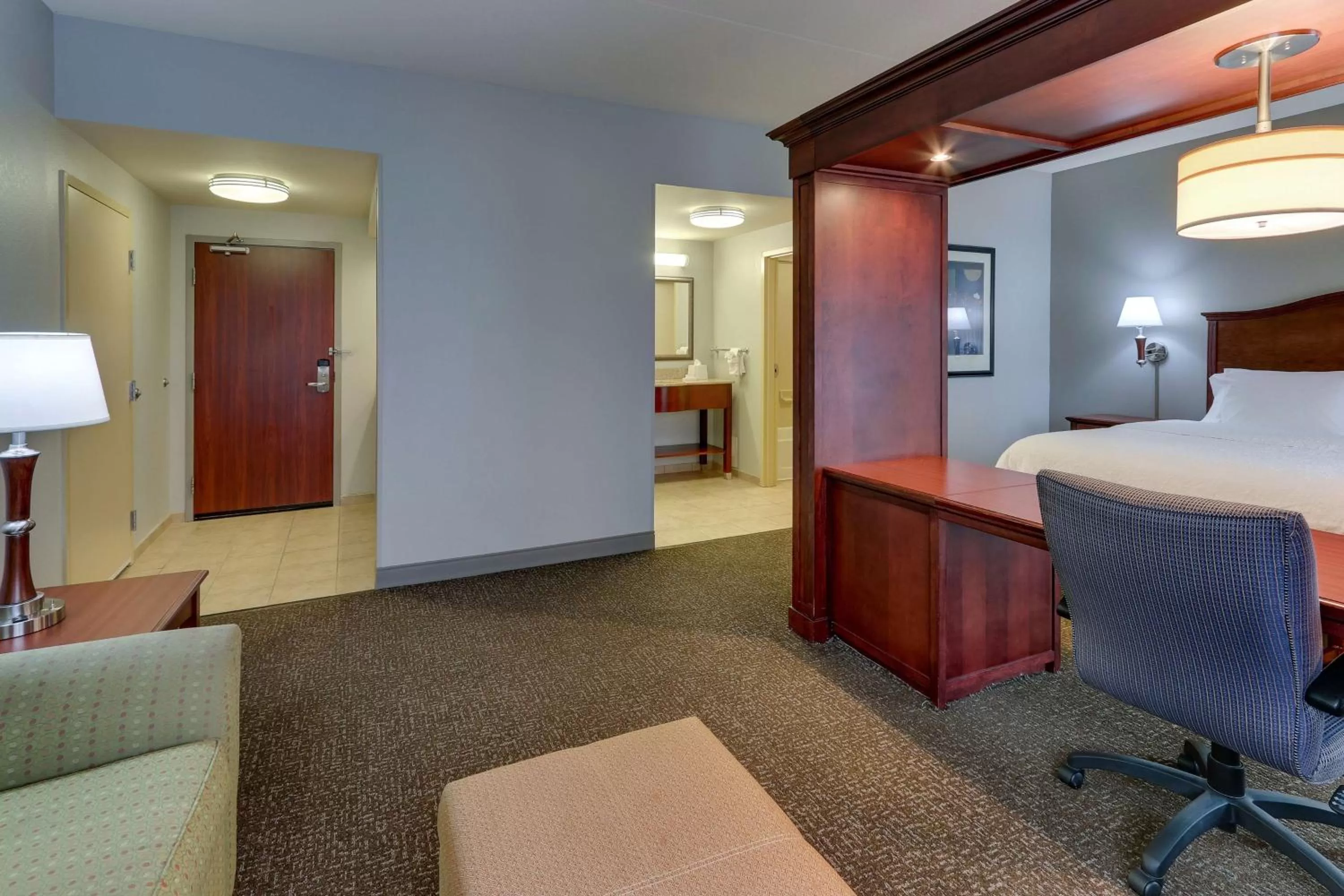 Bedroom, Bed in Hampton Inn & Suites Indianapolis-Airport